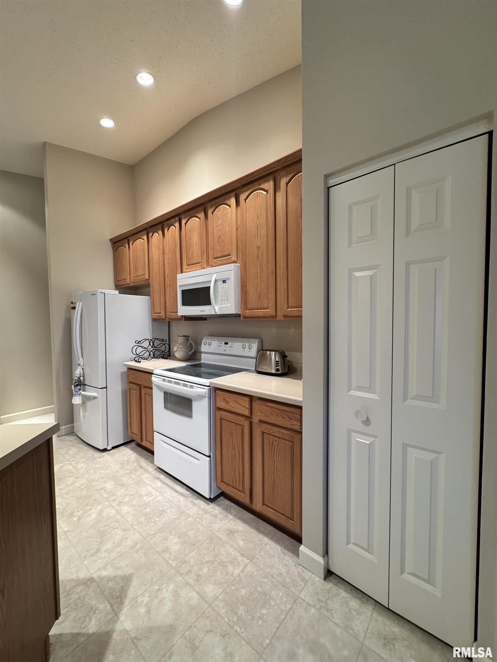 1103 HAWTHORN Ridge Macomb IL