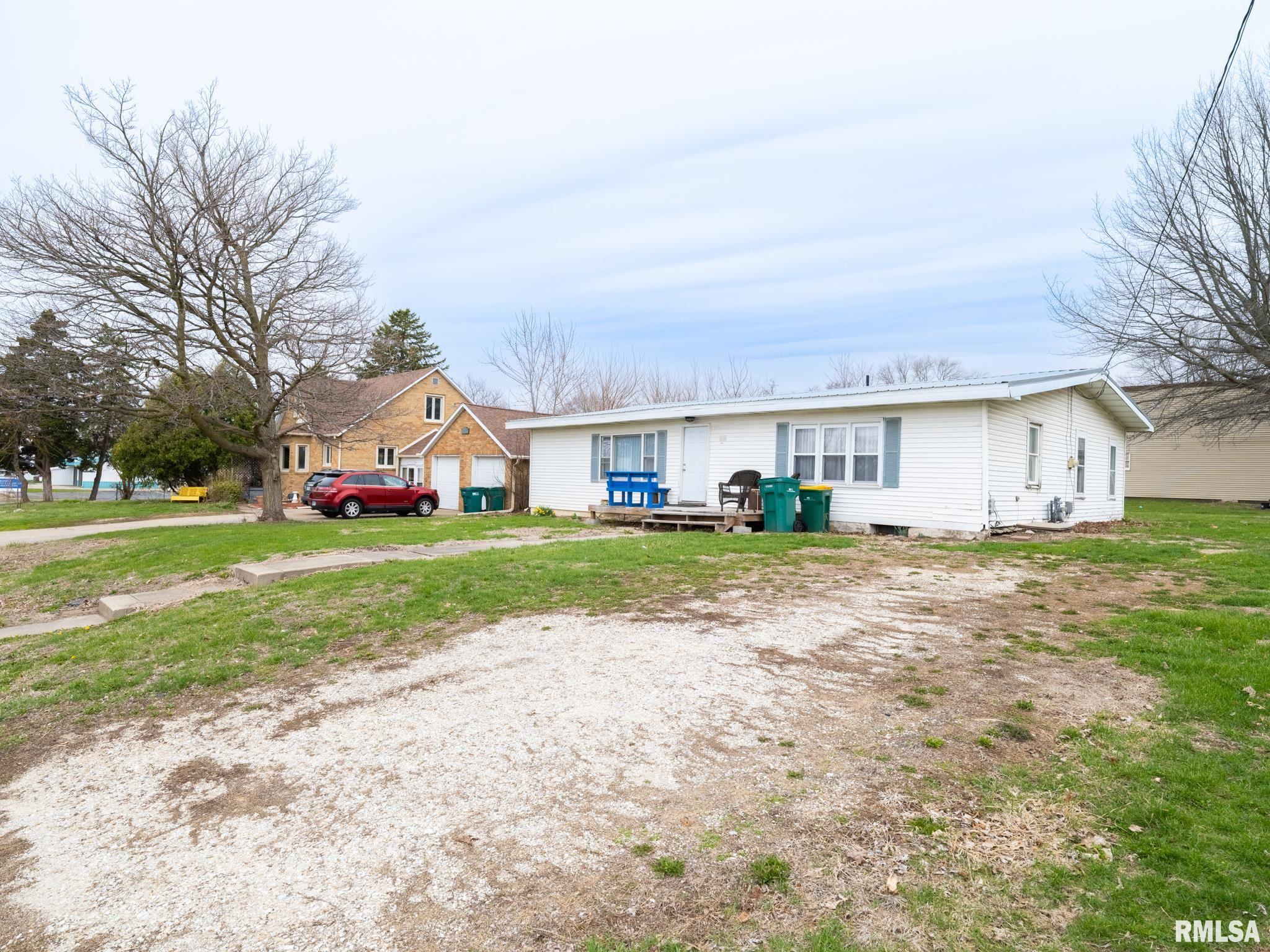 627 E FORT Street Farmington IL