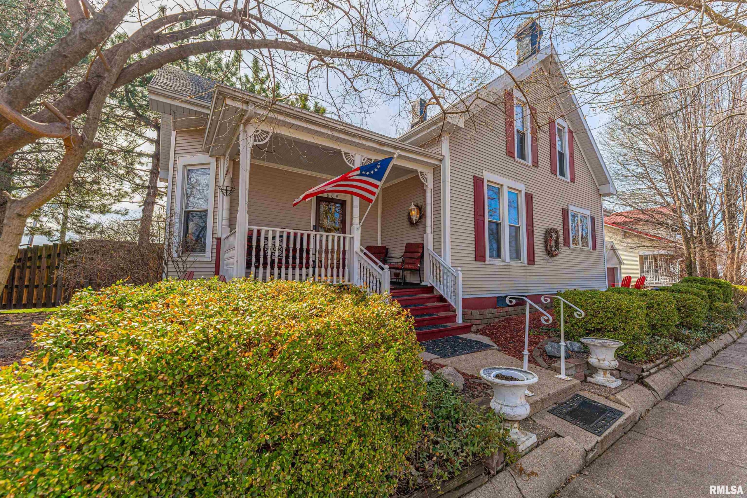 909 TREMONT Street Lincoln IL