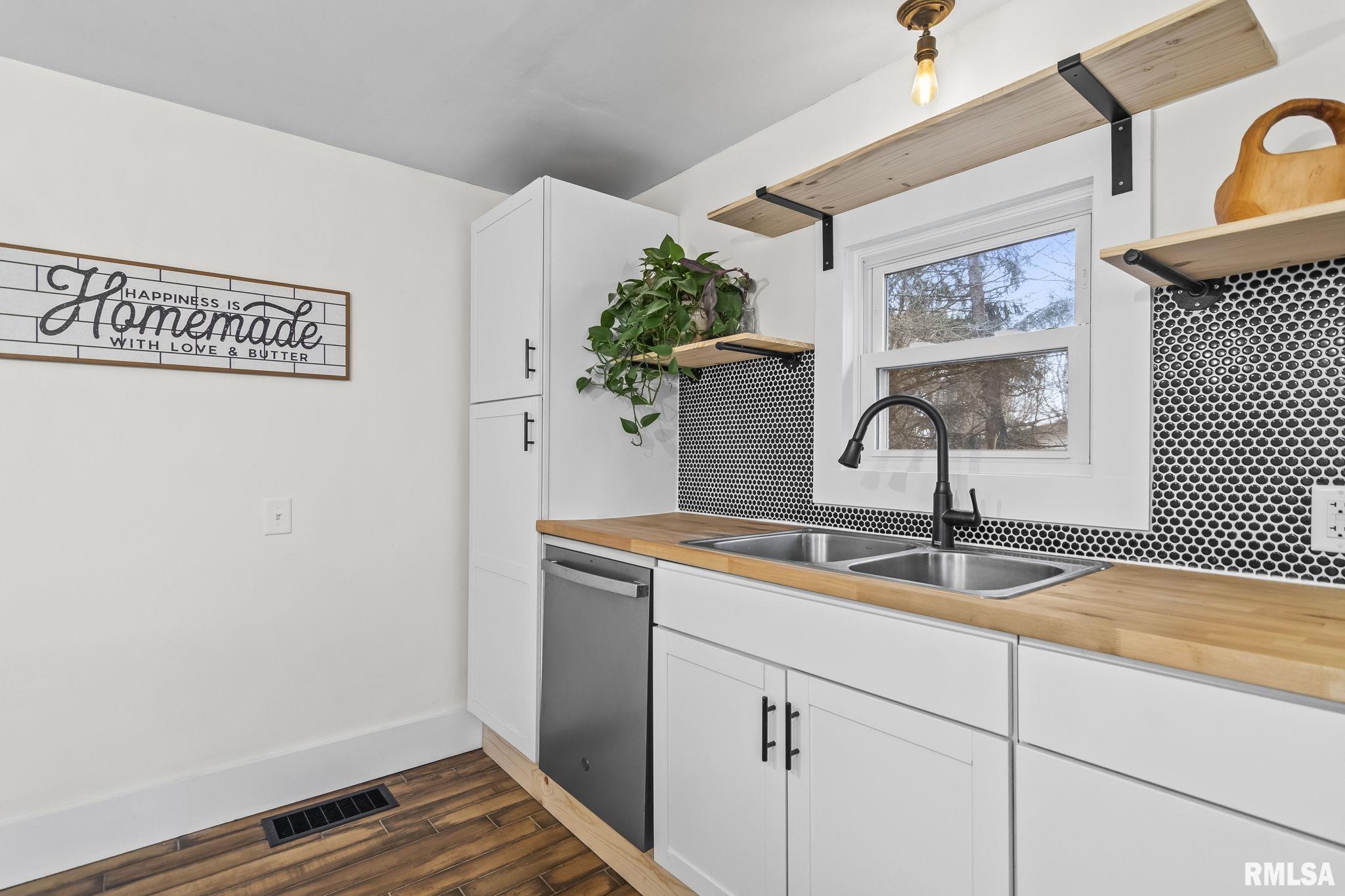 4758 Sturdy Road Rochester IL