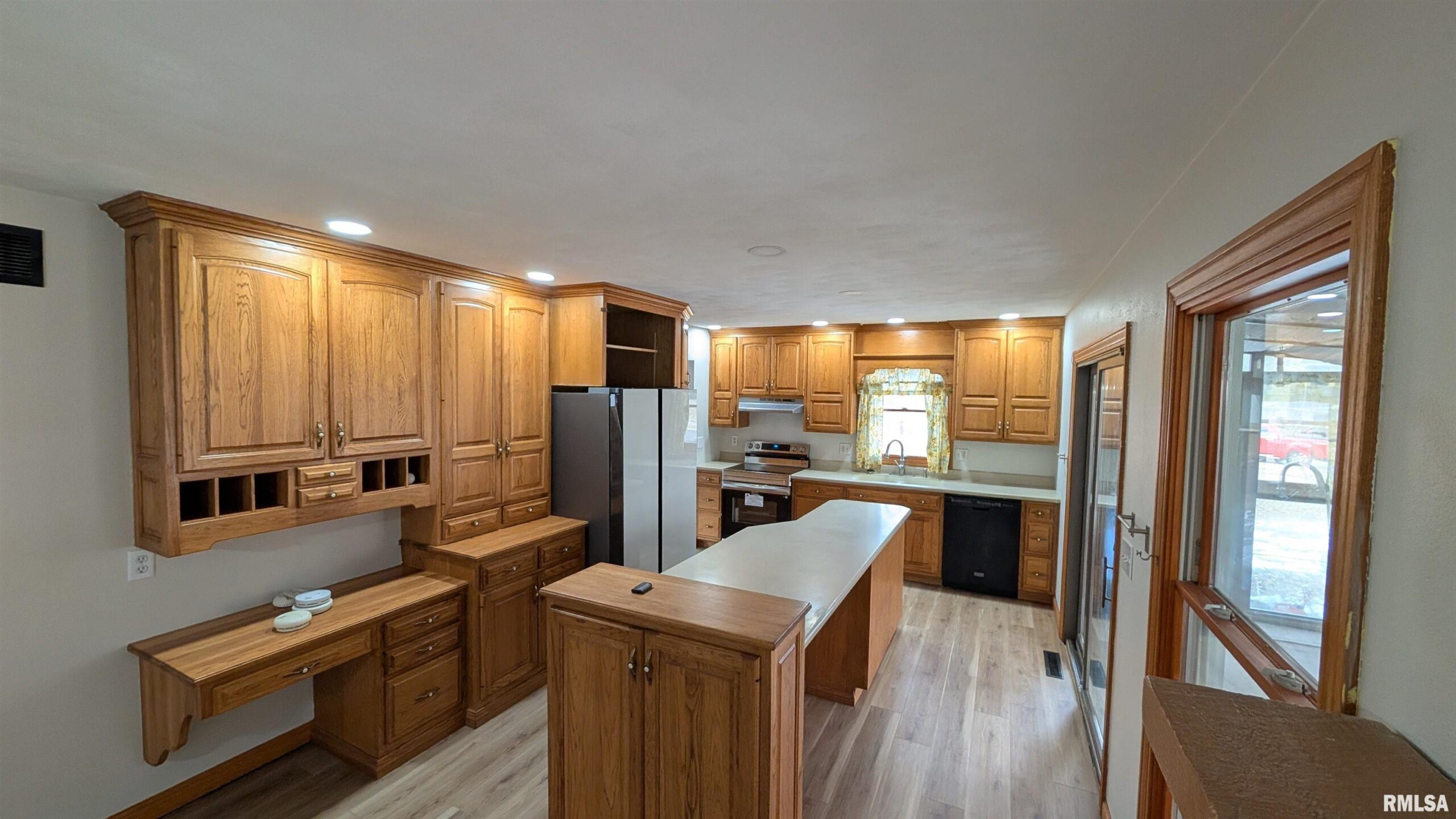 2115 SUNSET Drive Pekin IL