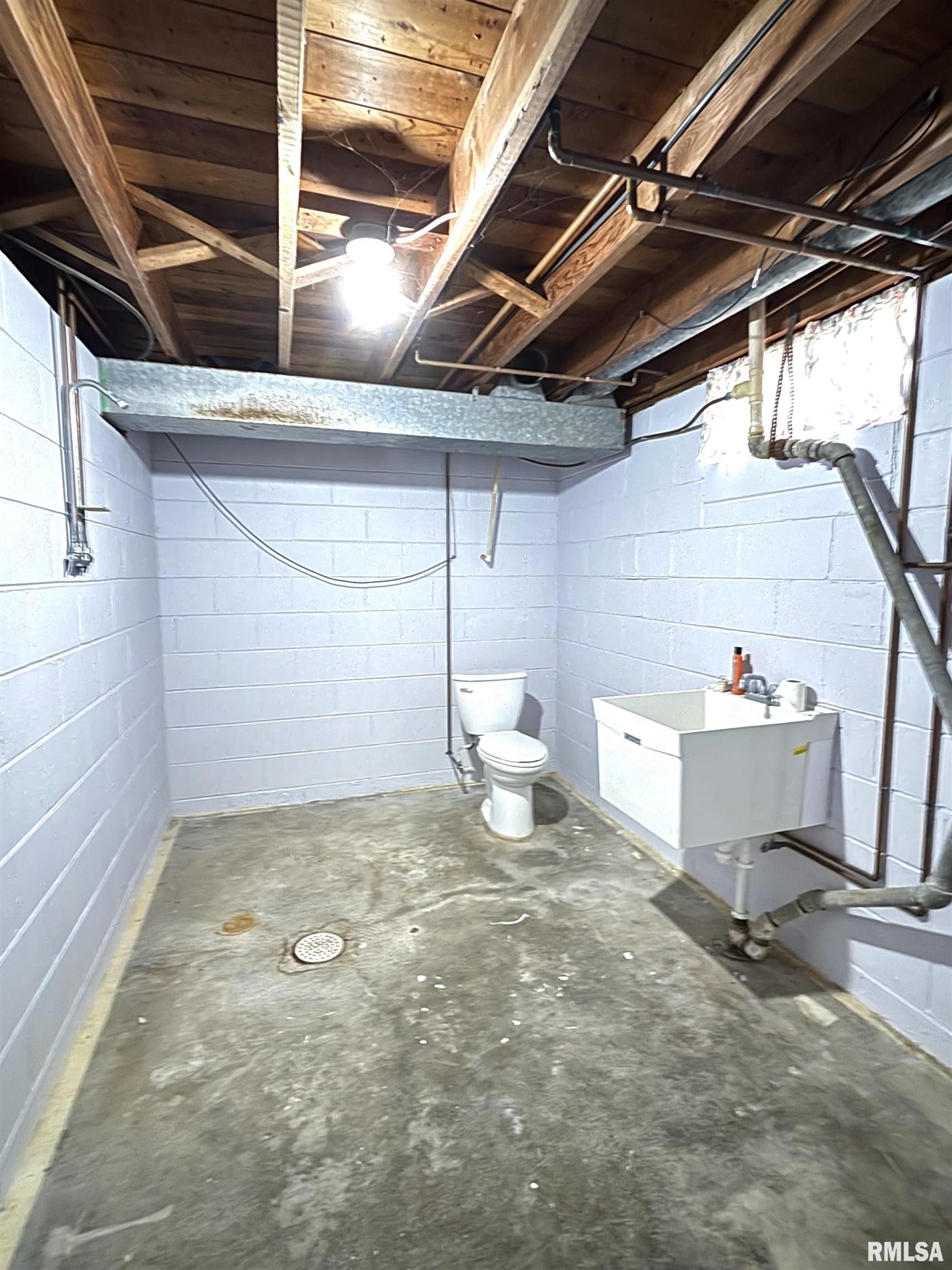 701 W HIGH Street Elmwood IL