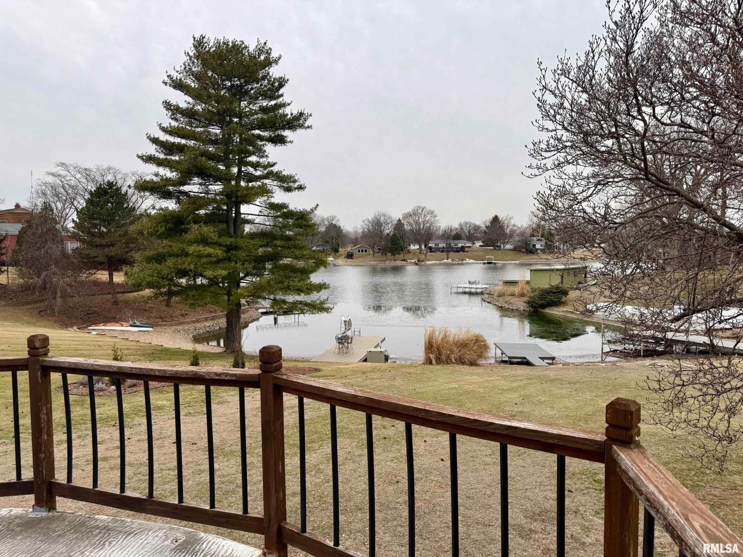 807 POPLAR Drive Petersburg IL