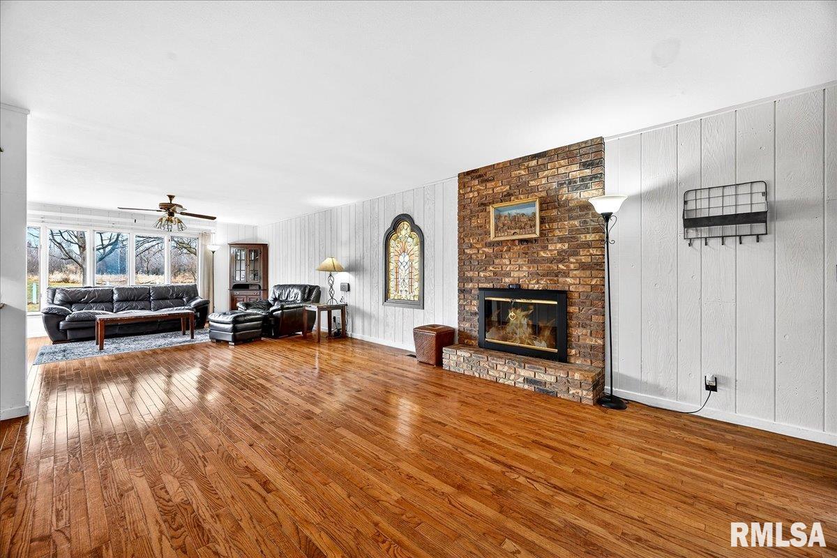 1823 HIGHWOOD Avenue Pekin IL