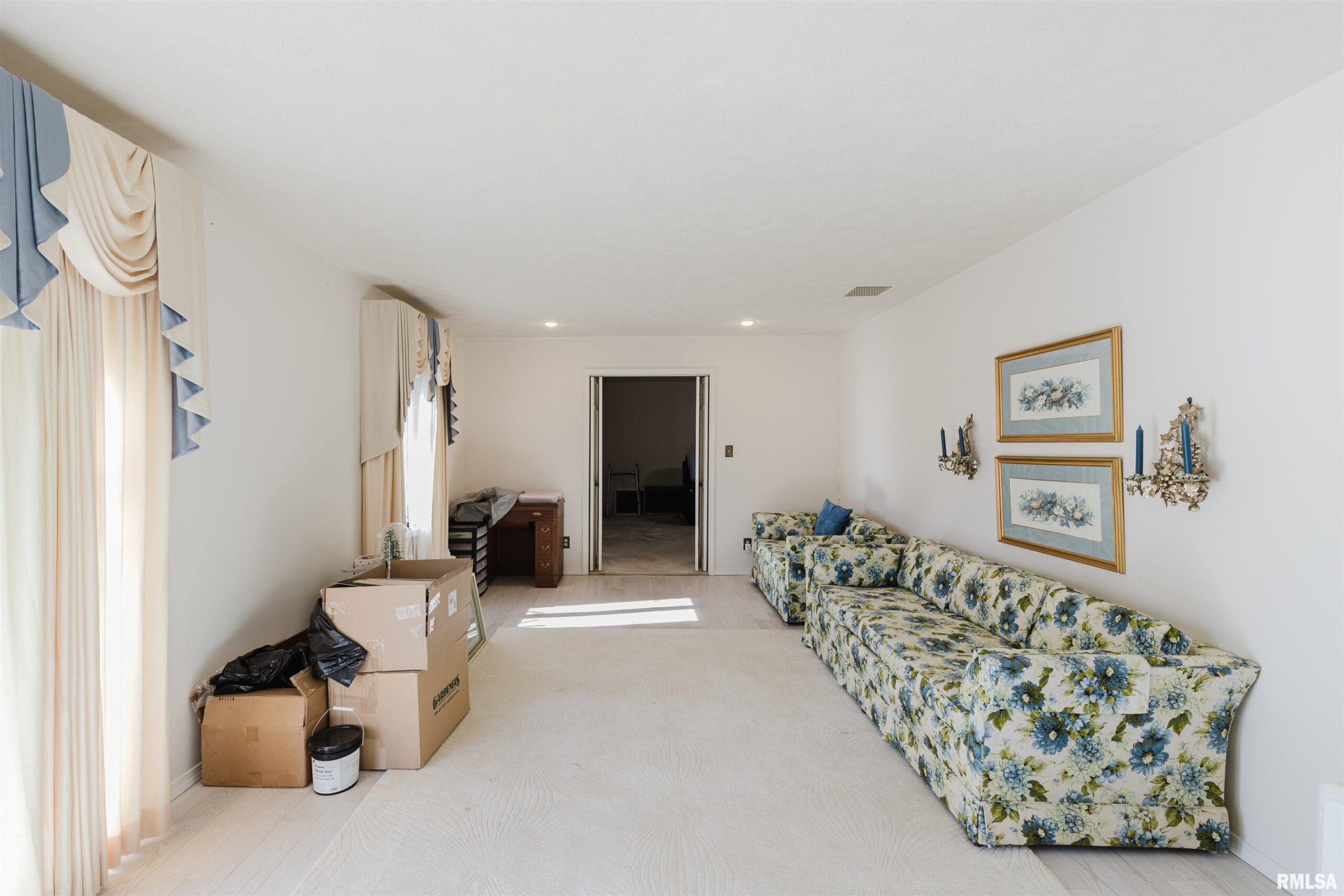 217 S JACKSON Street Hurst IL