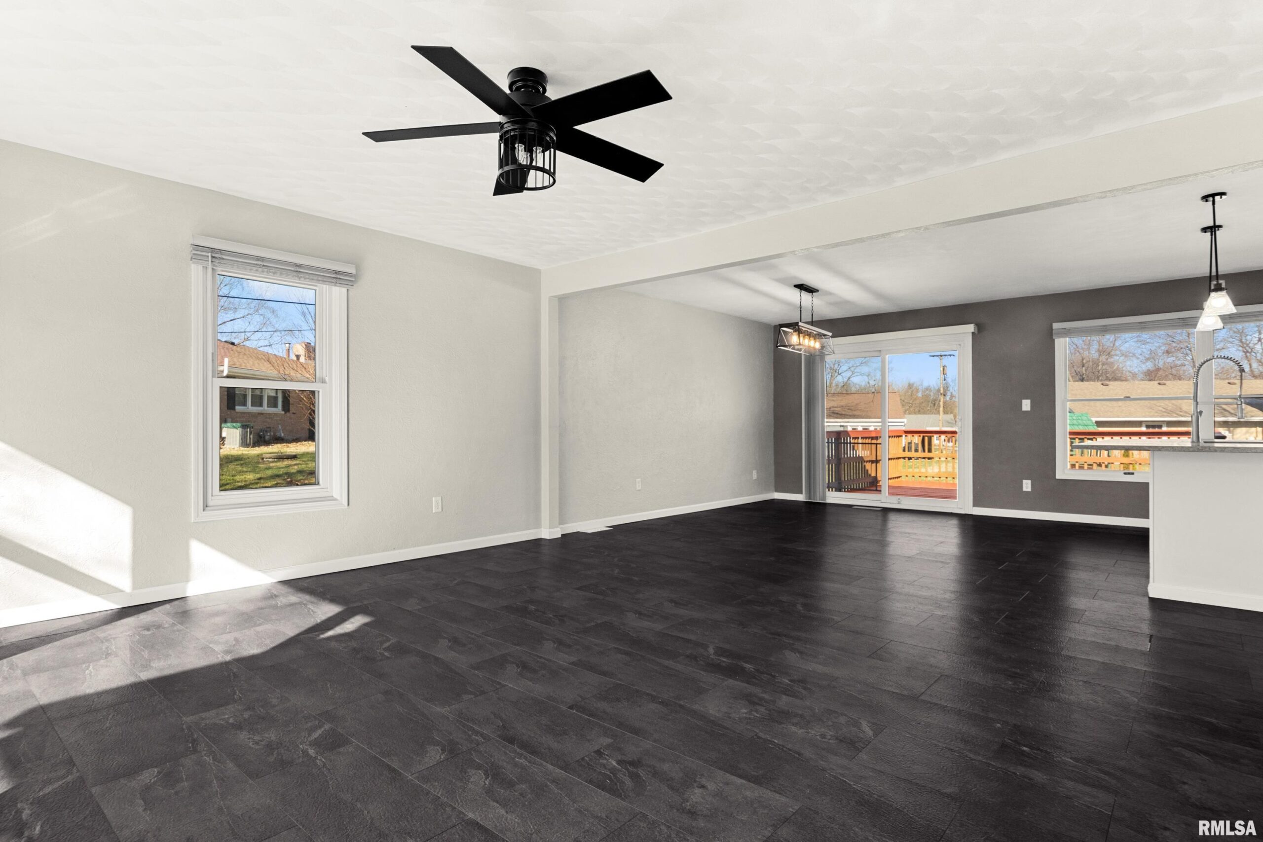 203 COUNTRY CLUB Drive Pekin IL