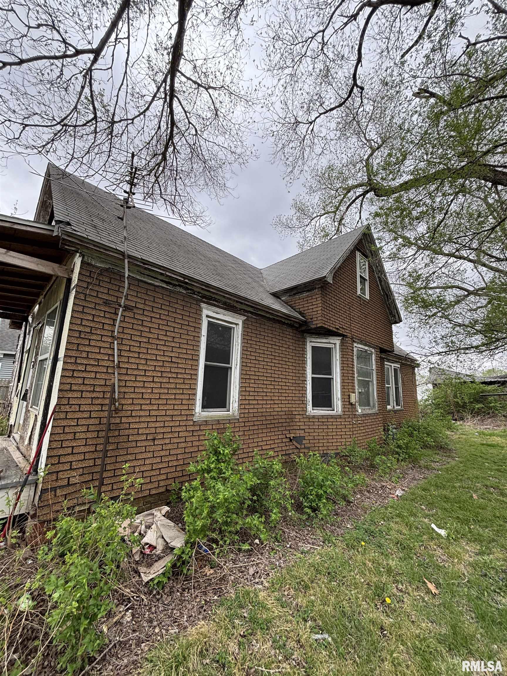 205 2ND Street South Pekin IL