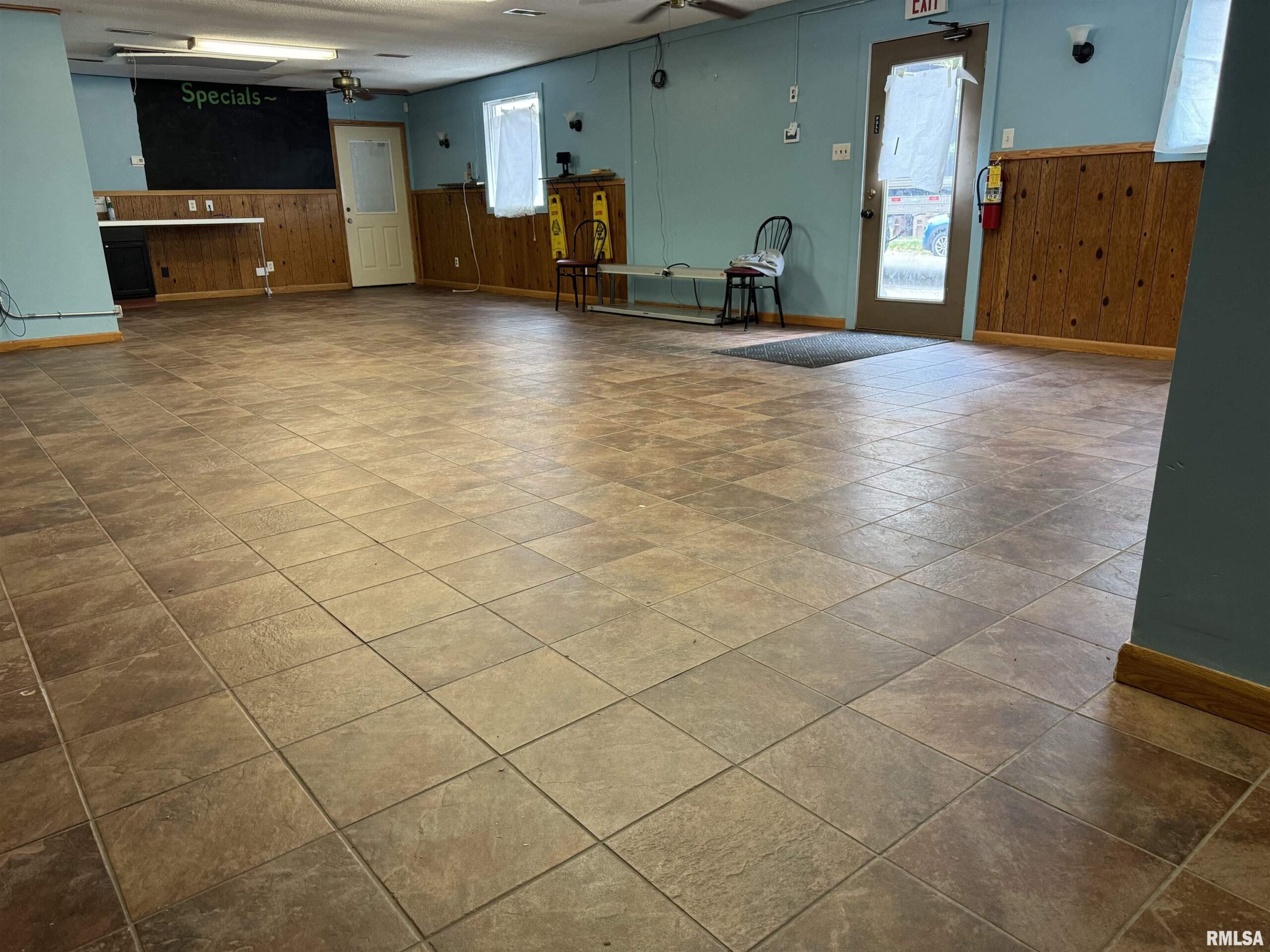 100 W KENNEY Street Divernon IL