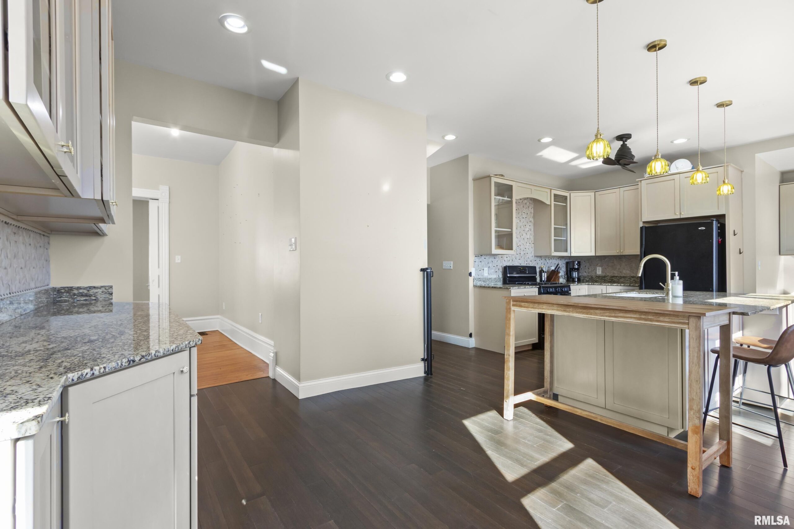 528 W HIGH Street Peoria IL