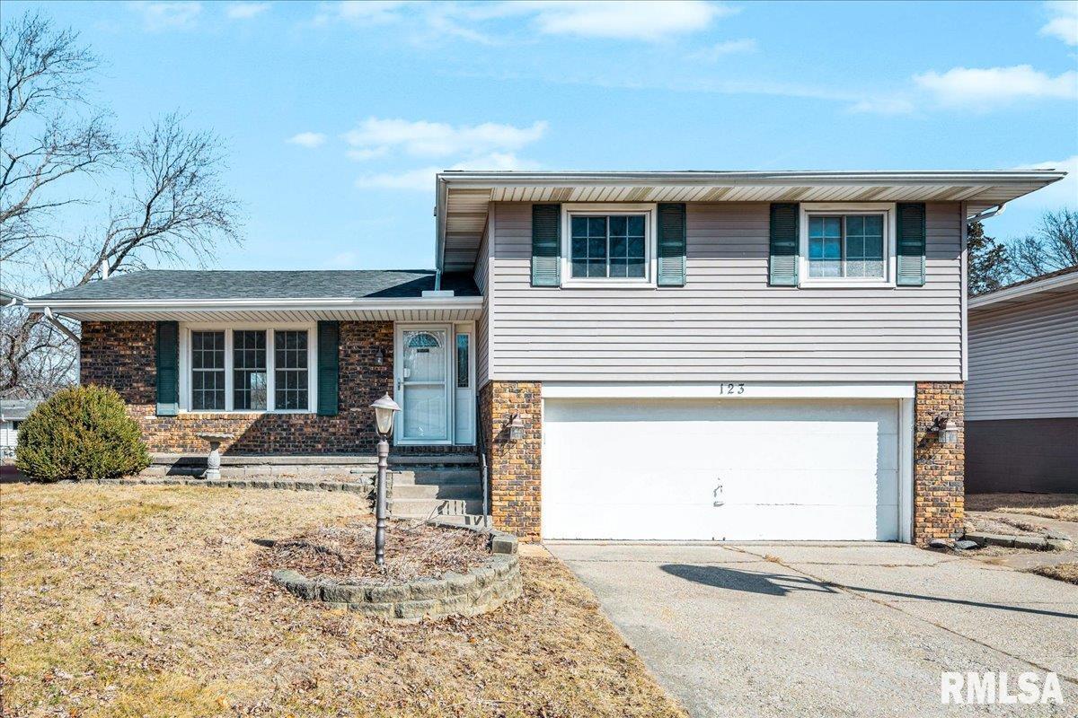 123 KICKAPOO Drive East Peoria IL