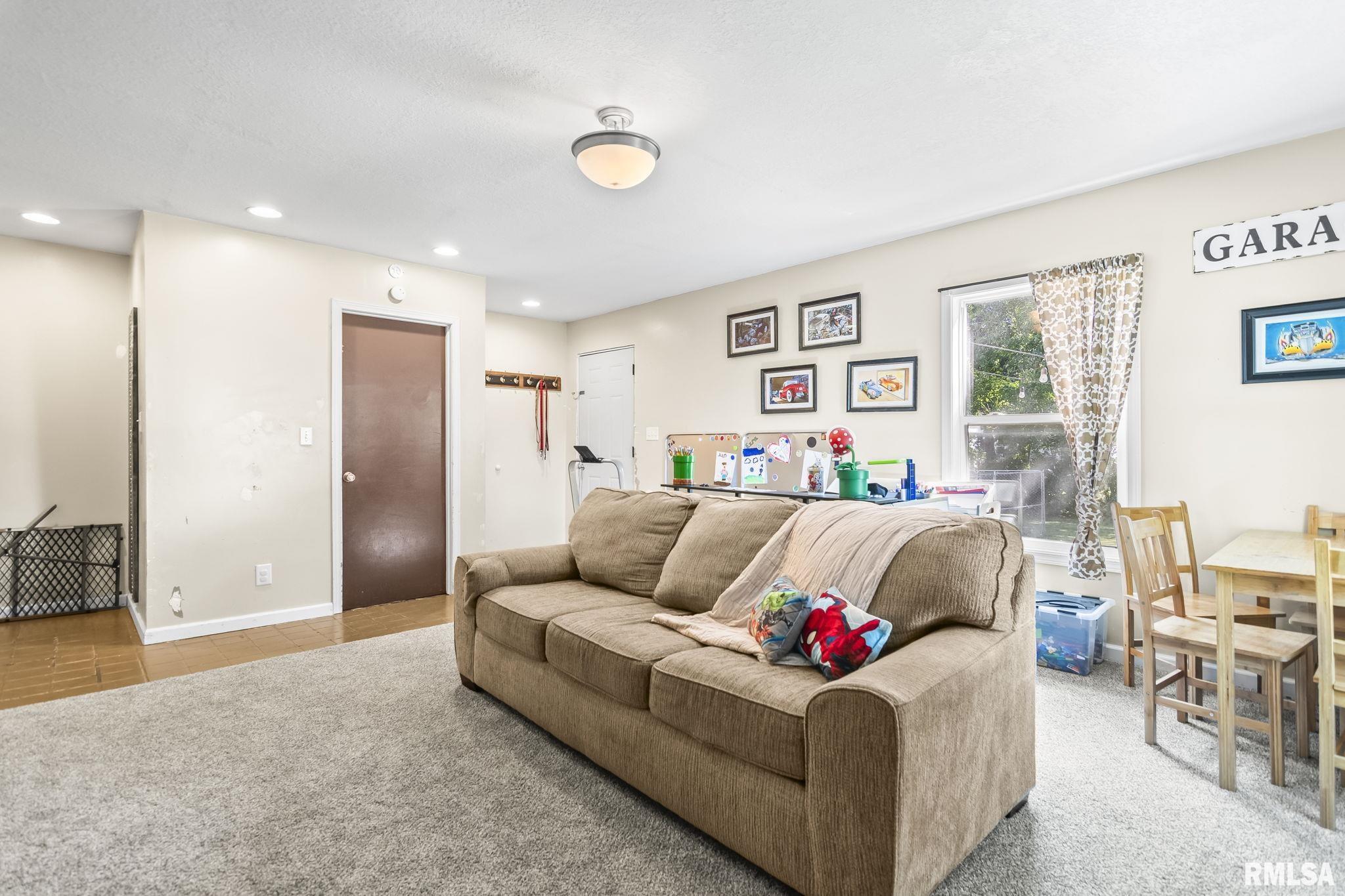 310 S PINE Street Stonington IL