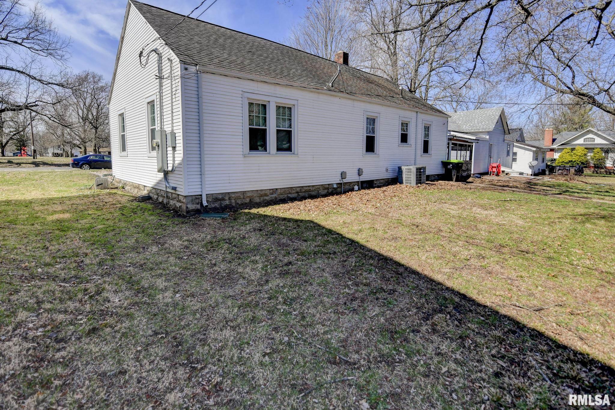 316 N PUTNAM Street Moweaqua IL