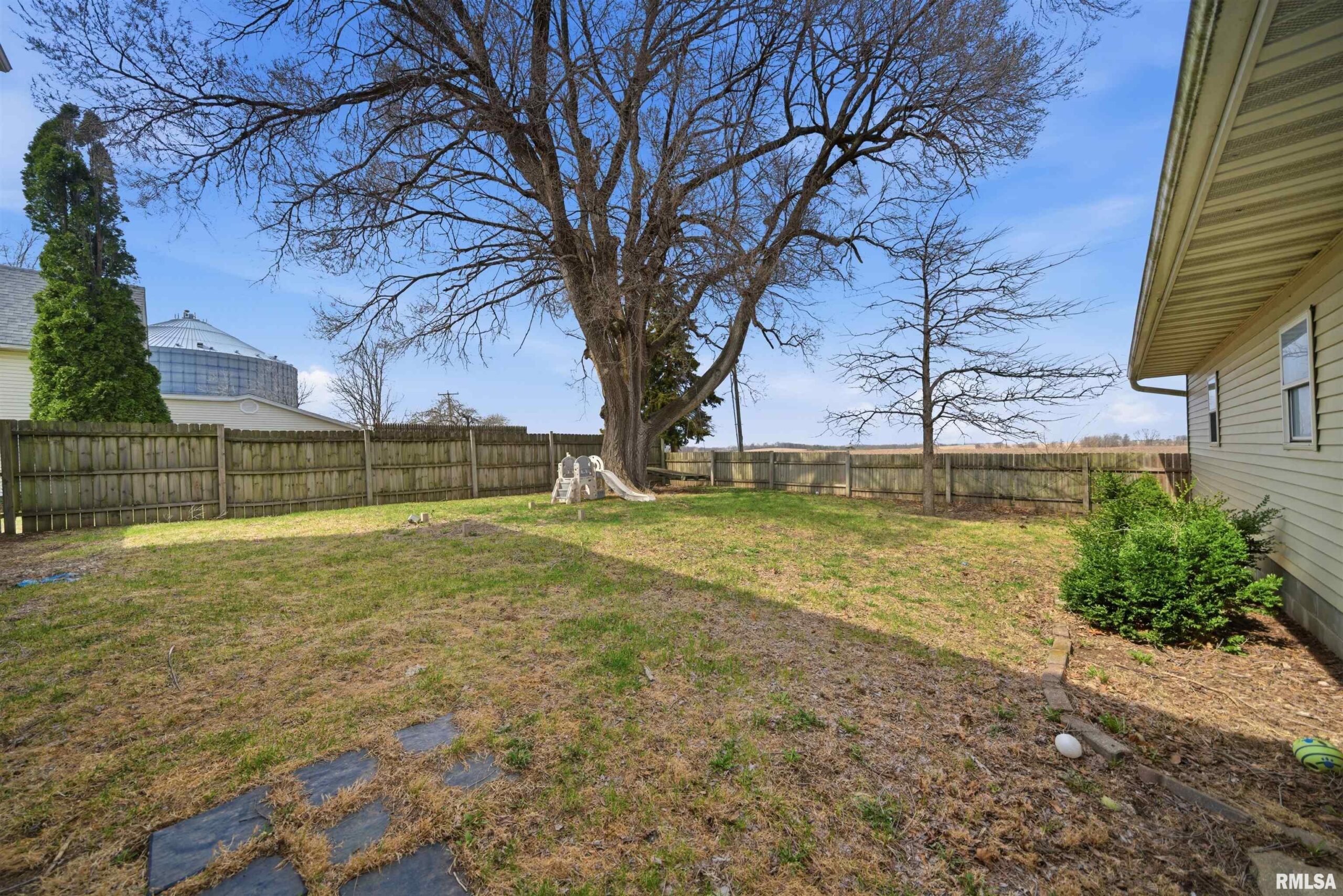 105 E CLINTON Street Toulon IL