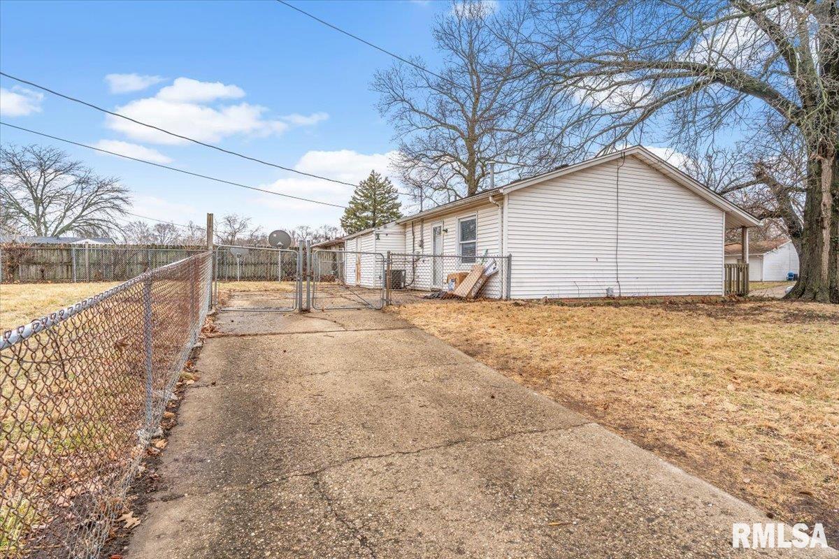 1848 HONEYSUCKLE Court Springfield IL