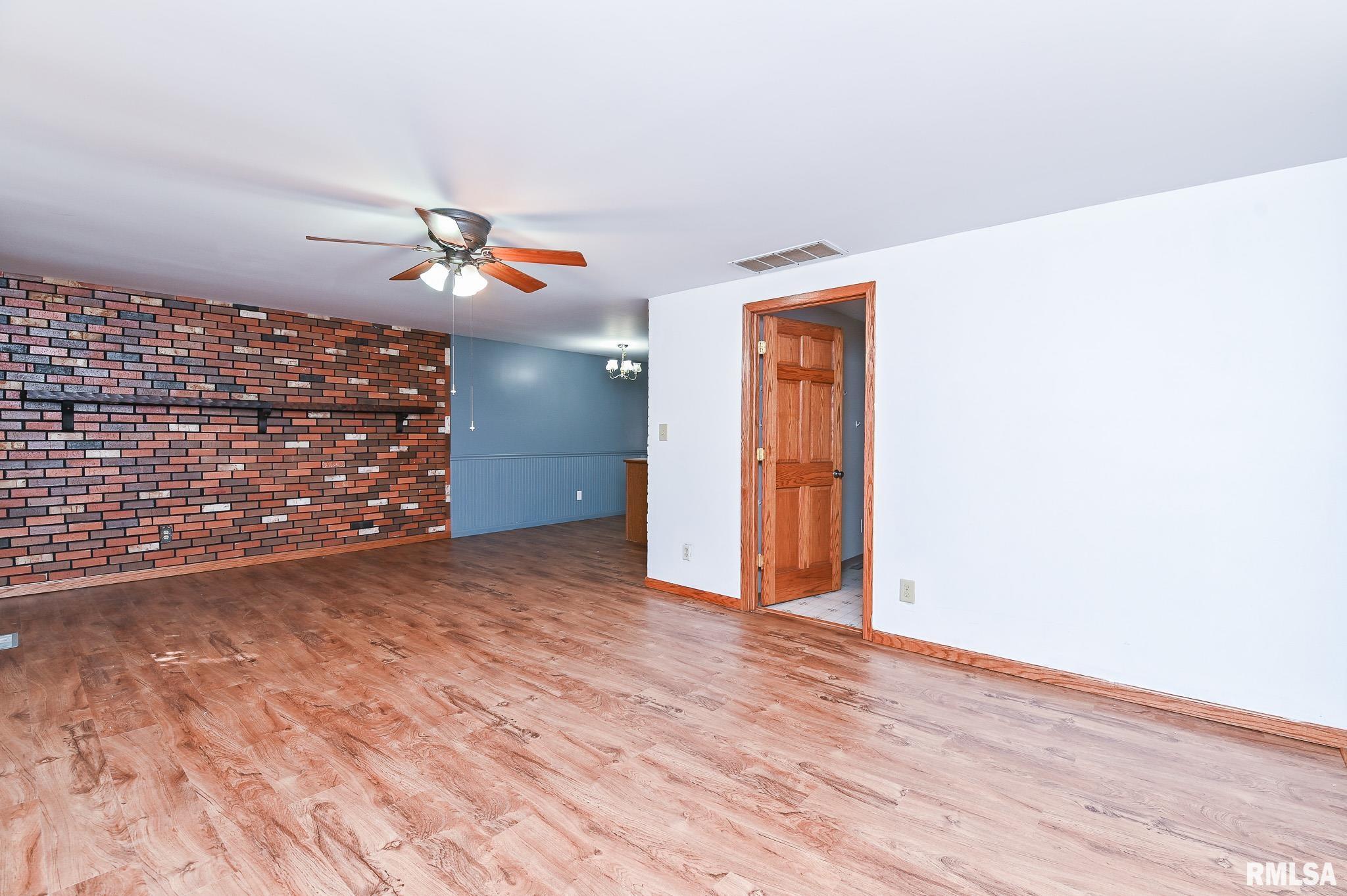 2112 GRANADA Drive Pekin IL