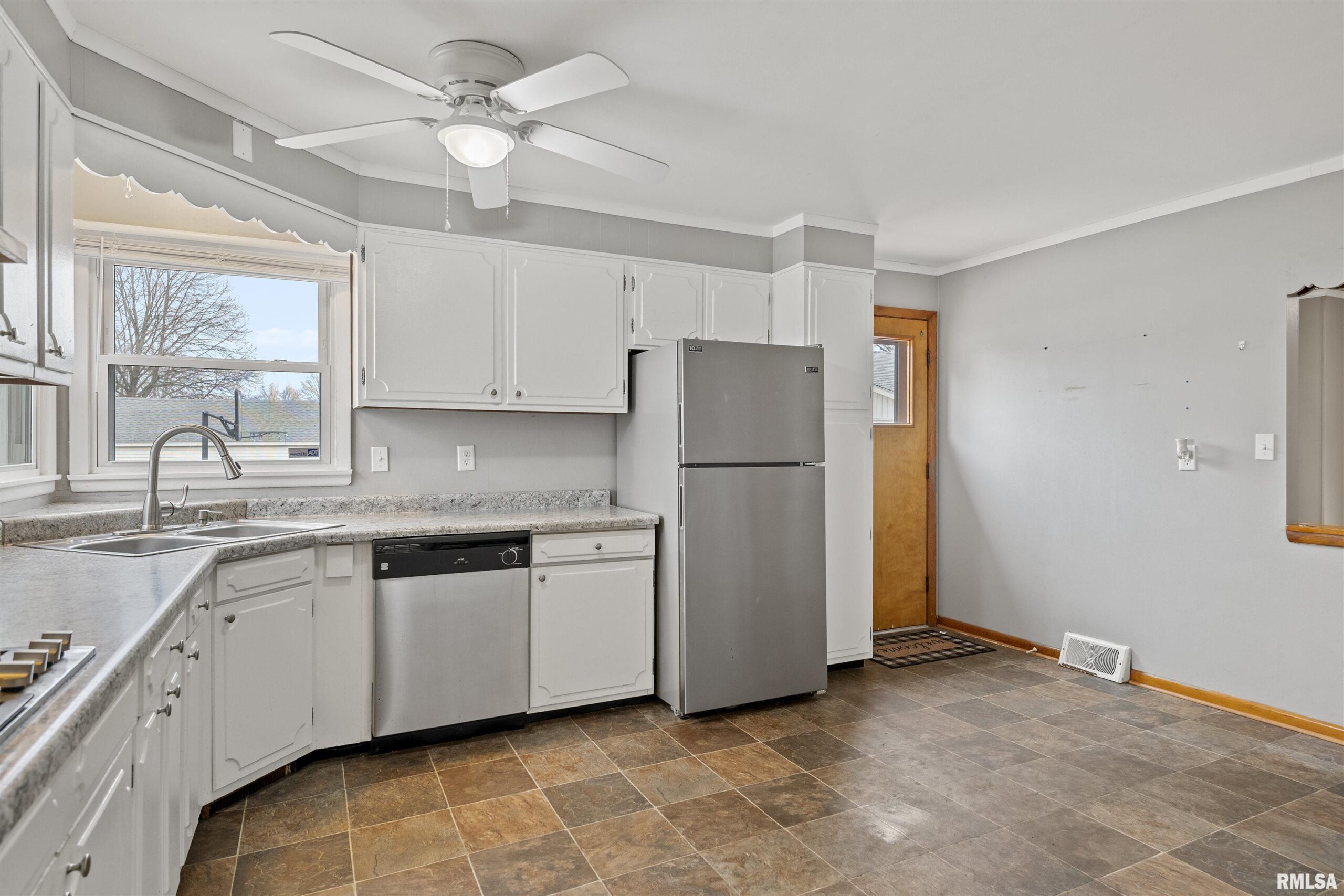 213 W MCMANUS Street Buffalo IL