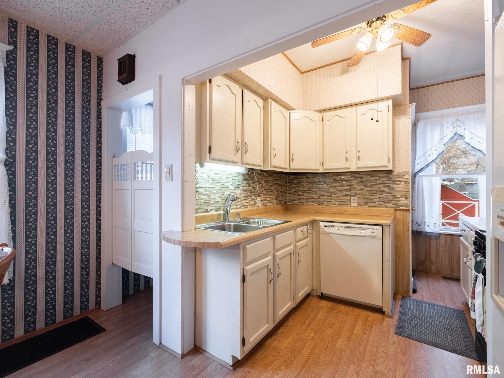 1219 SHERIDAN Road Peoria IL