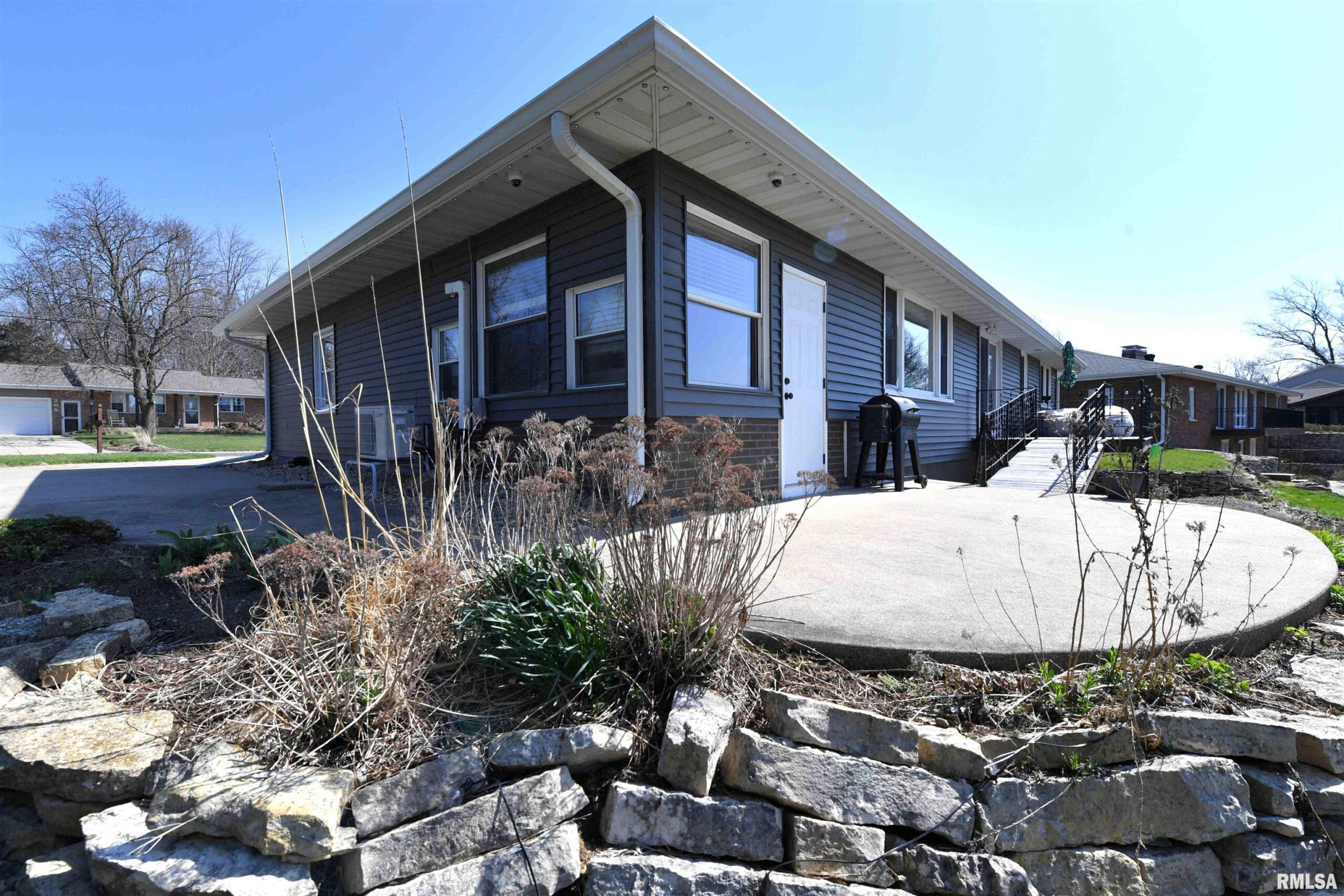 204 NORTHSHORE Drive Morton IL