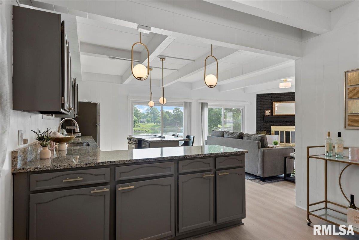 308 ELM Lane Petersburg IL