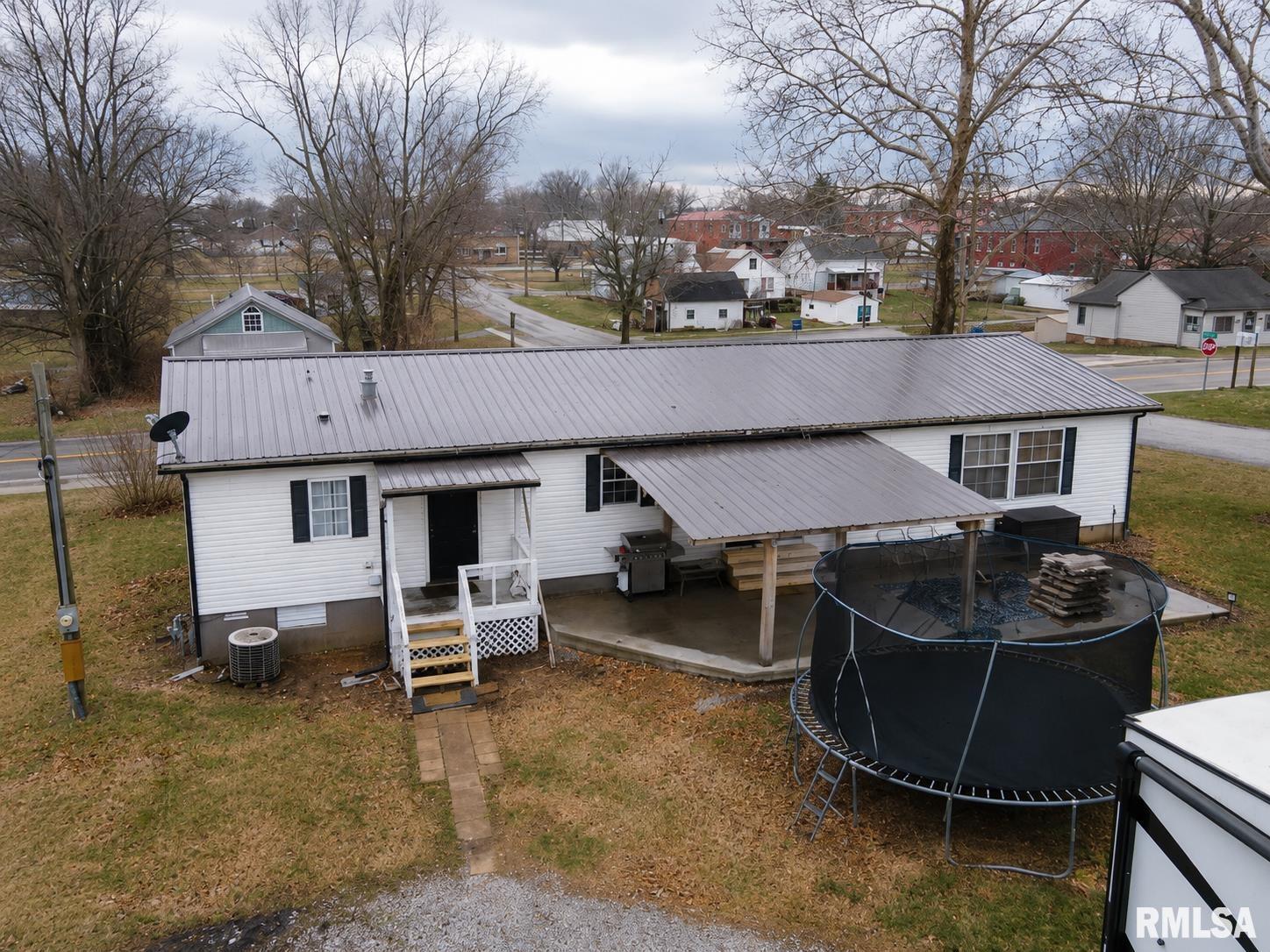 101 E Knauer Street Ava IL