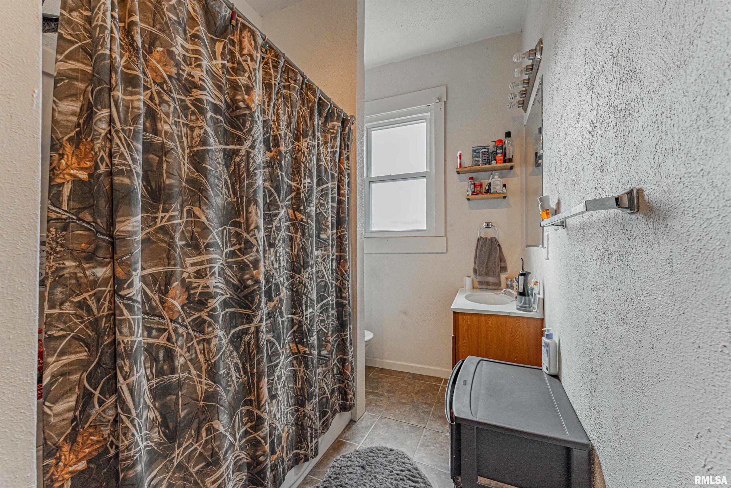 403 W DELAVAN Street New Holland IL