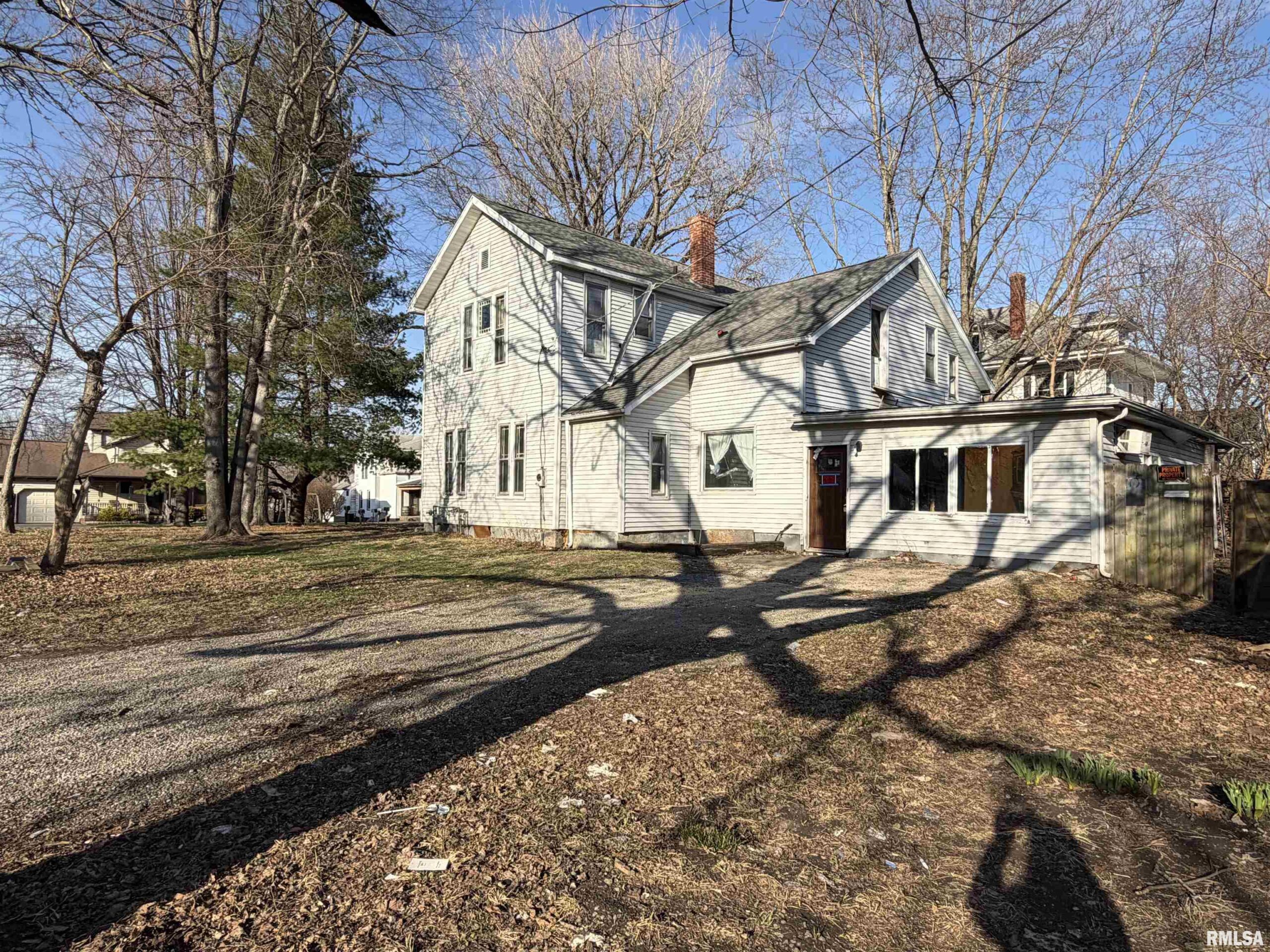 510 W 3RD Street Delavan IL