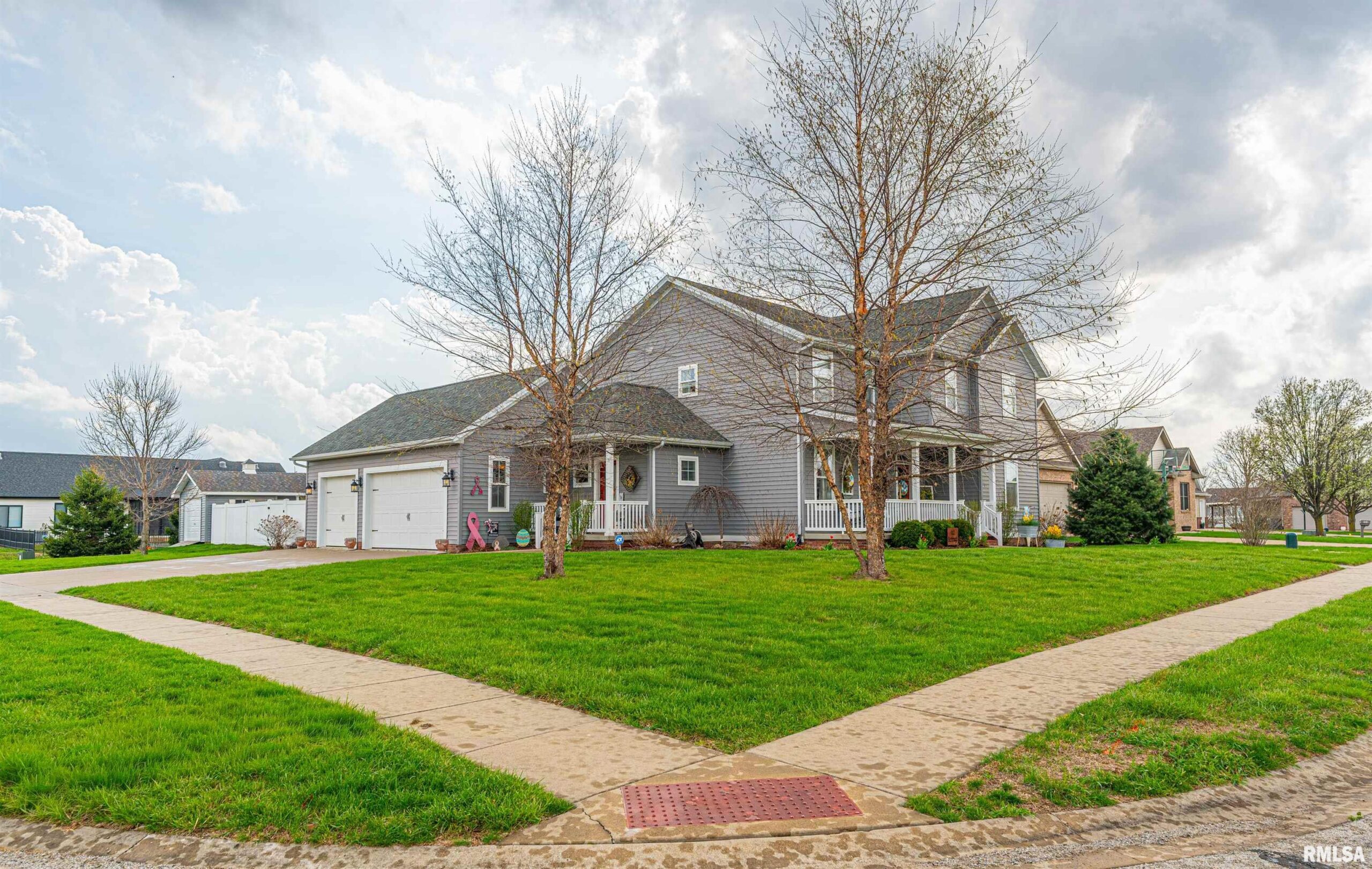 912 MAPLE GROVE Lane Williamsville IL