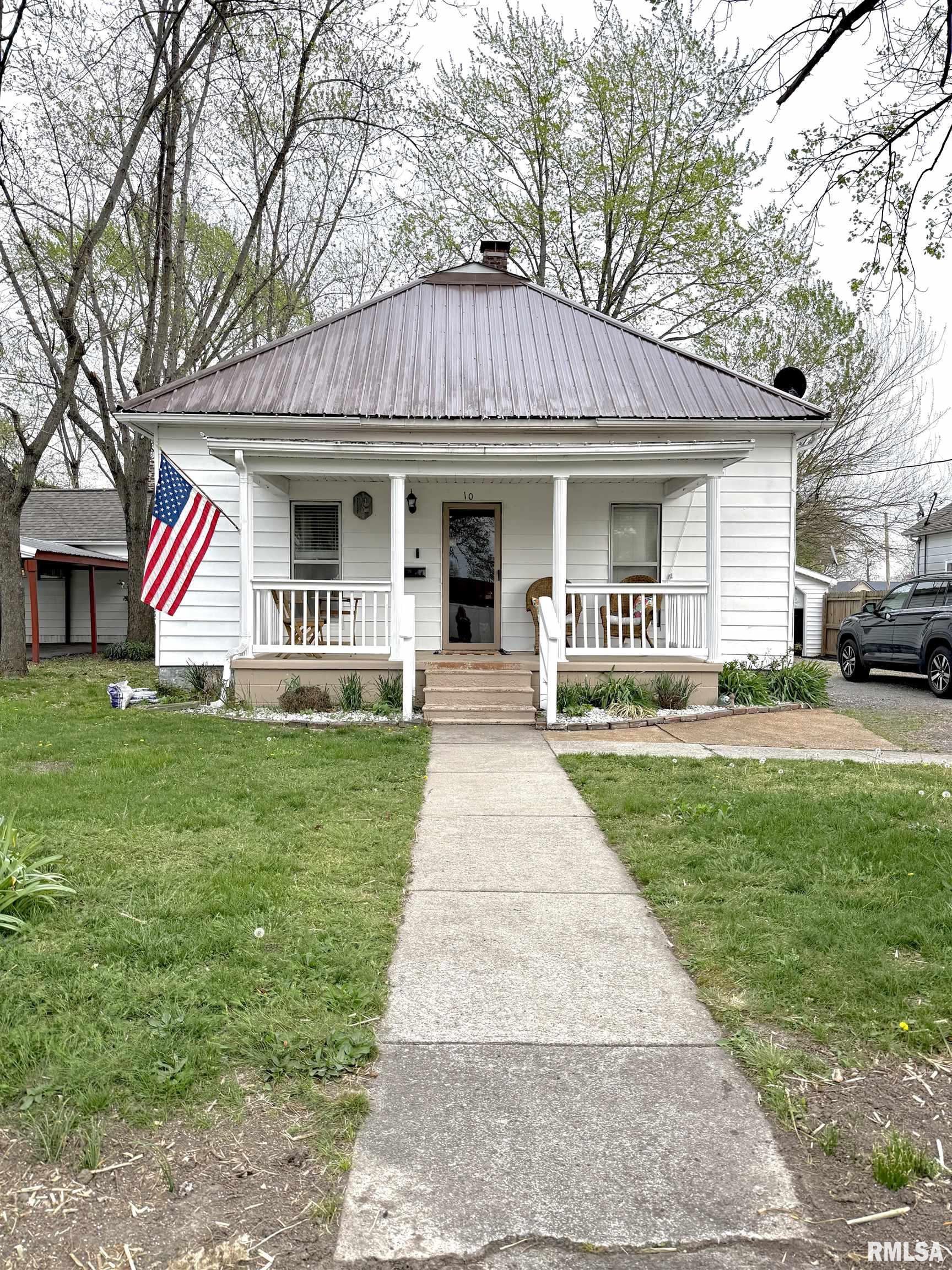 10 S LINDEN Street Duquoin IL