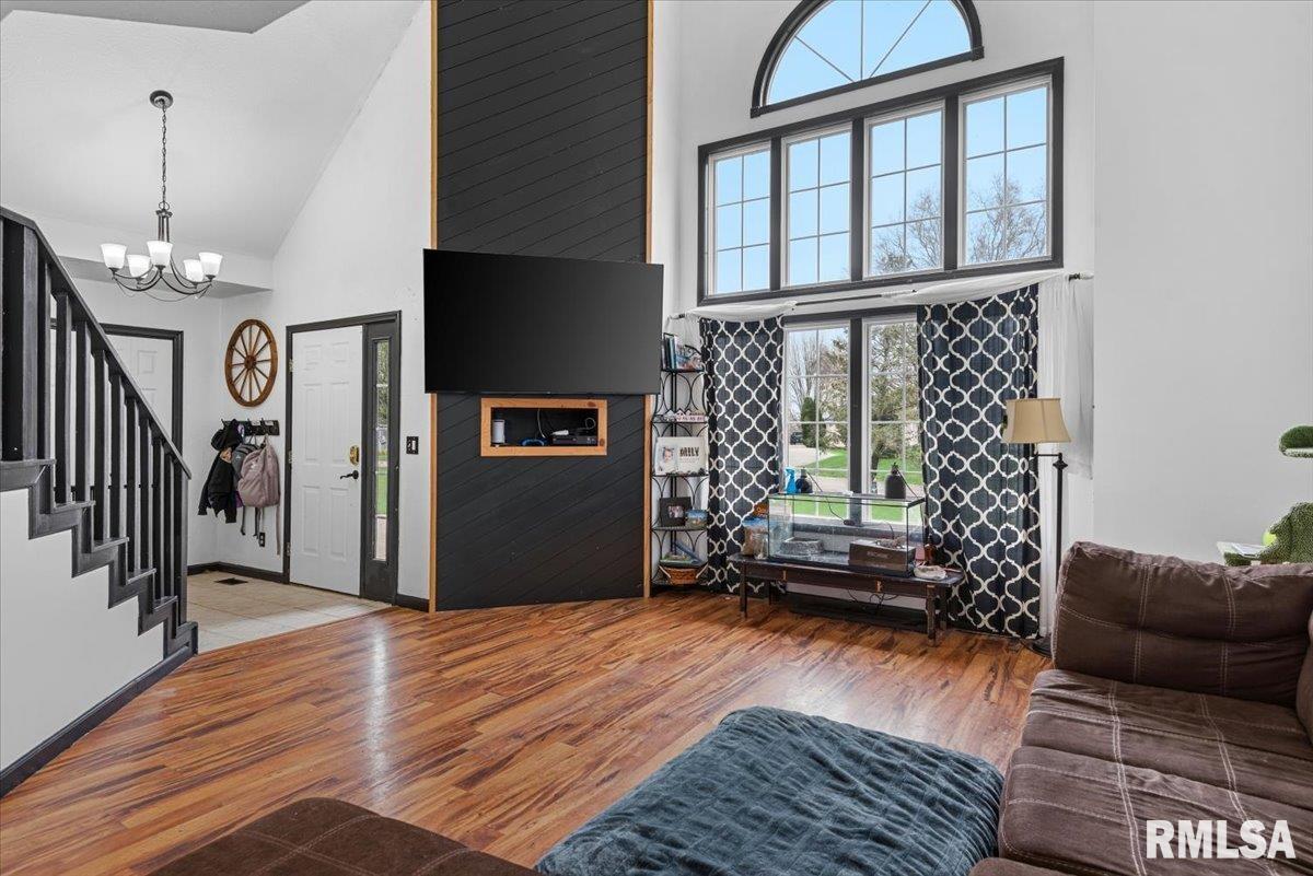 17296 Woodland Lakes Drive Petersburg IL