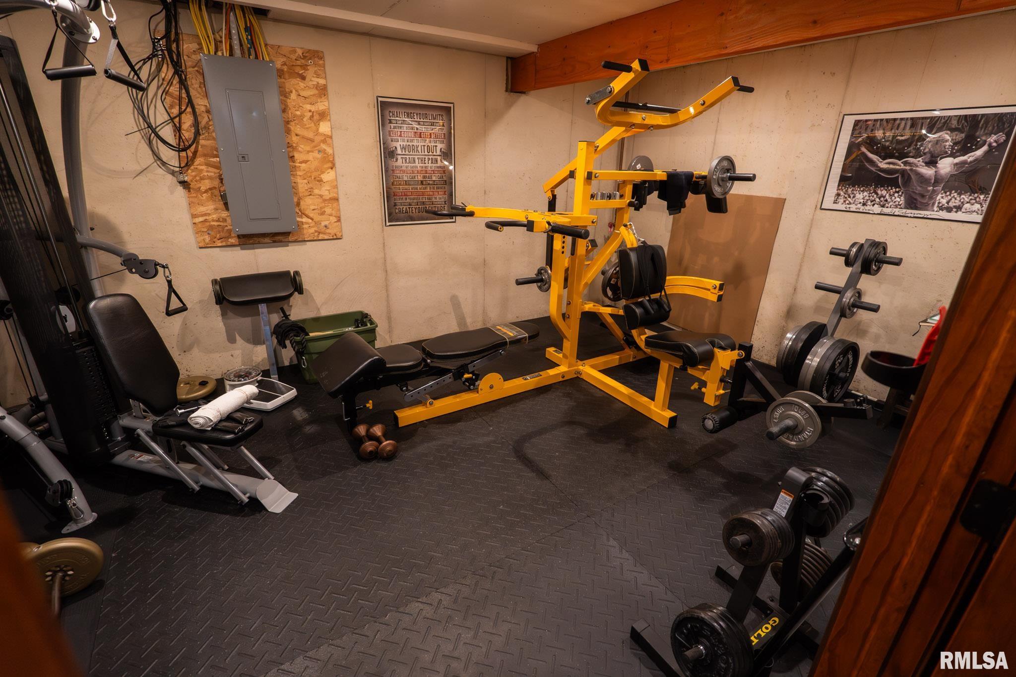 616 GARDEN Court Chatham IL