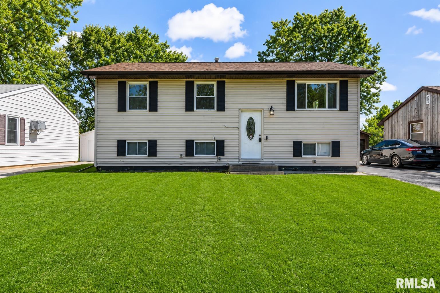 328 PARKVIEW Drive Rochester IL