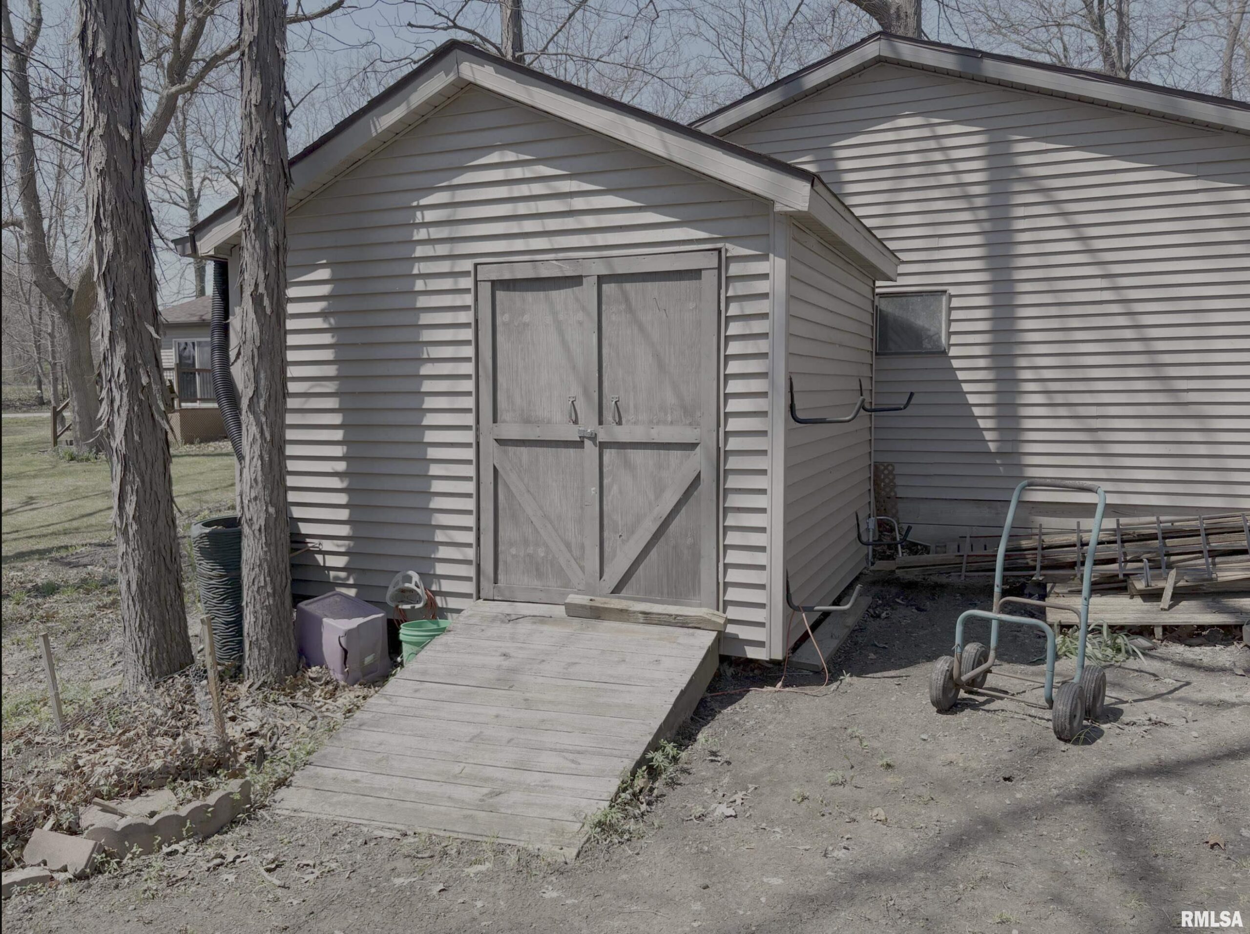 15871 N LAKE Road Girard IL