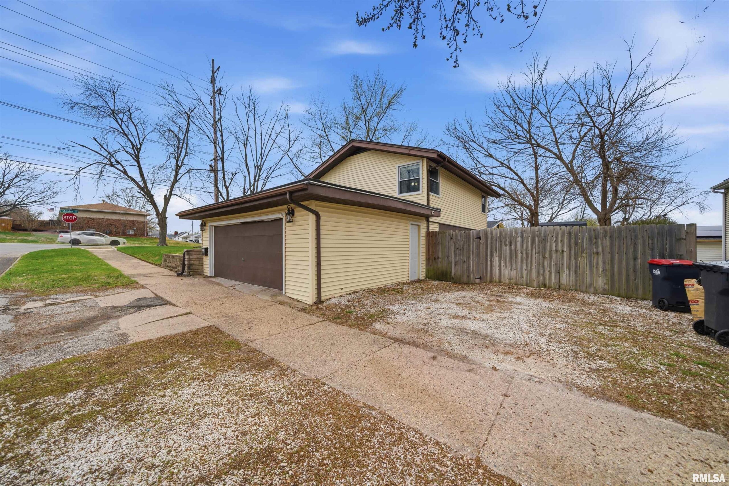 1601 N 11TH Street Pekin IL