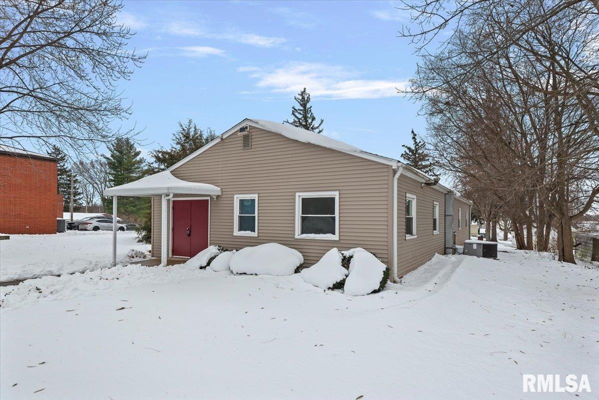 110 W MAIN Street Pleasant Plains IL