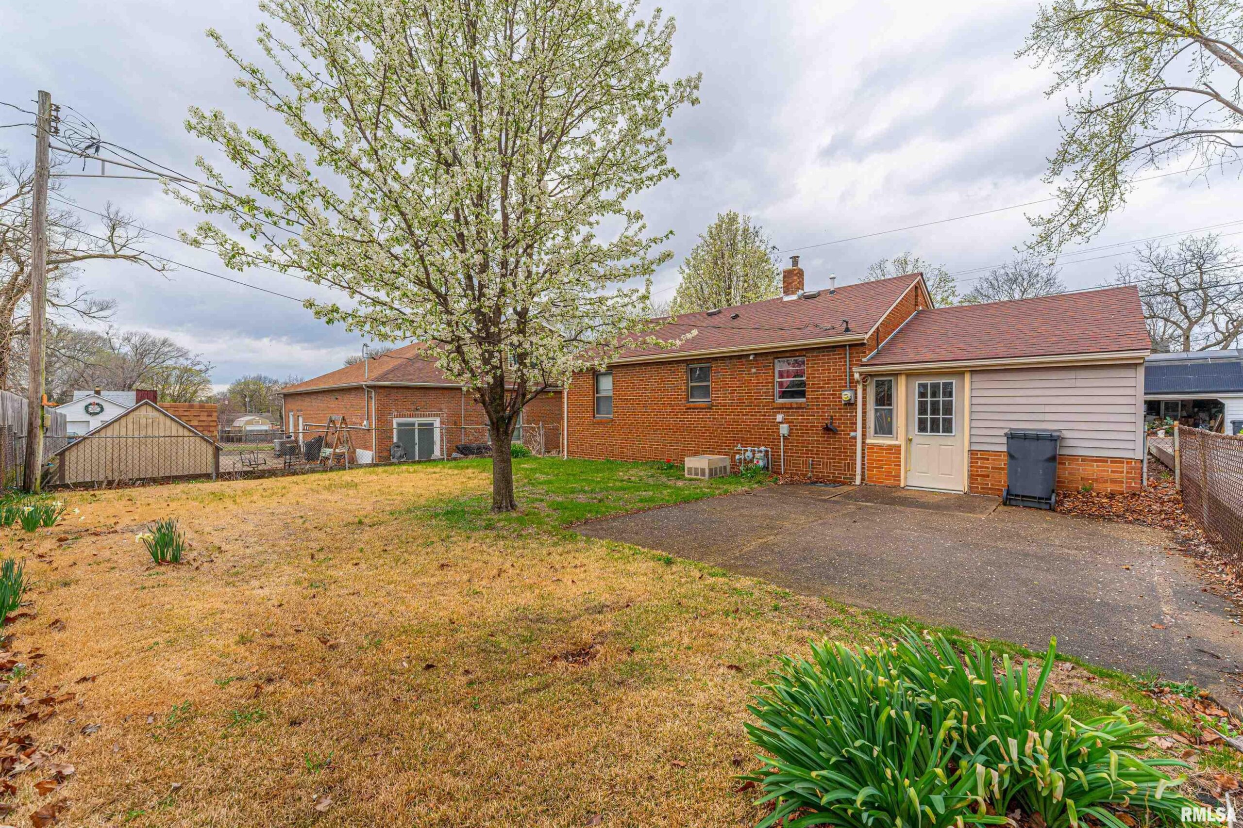 1004 WILLOW Street Pekin IL