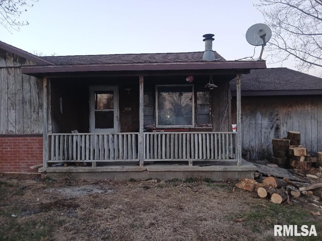 958 Kinmundy Road Louisville IL