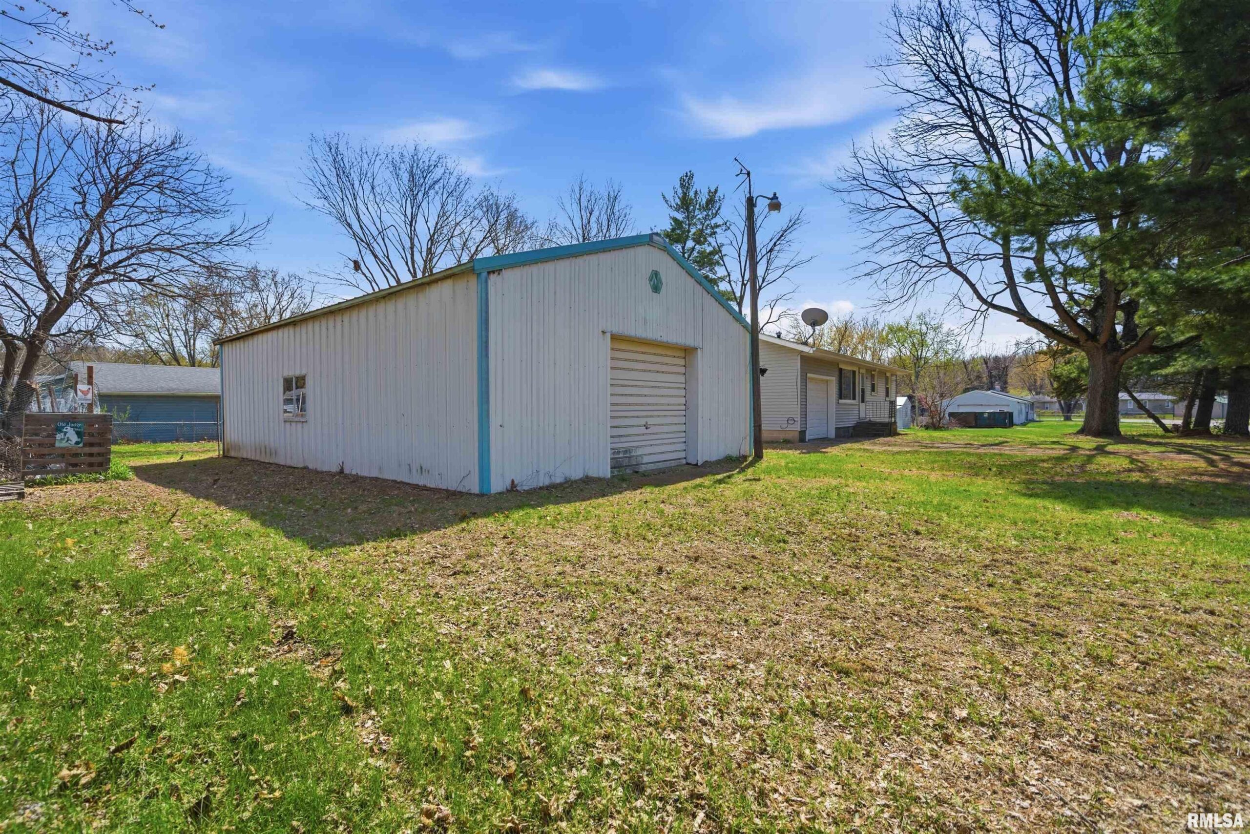 3859 NORWOOD Road Manito IL