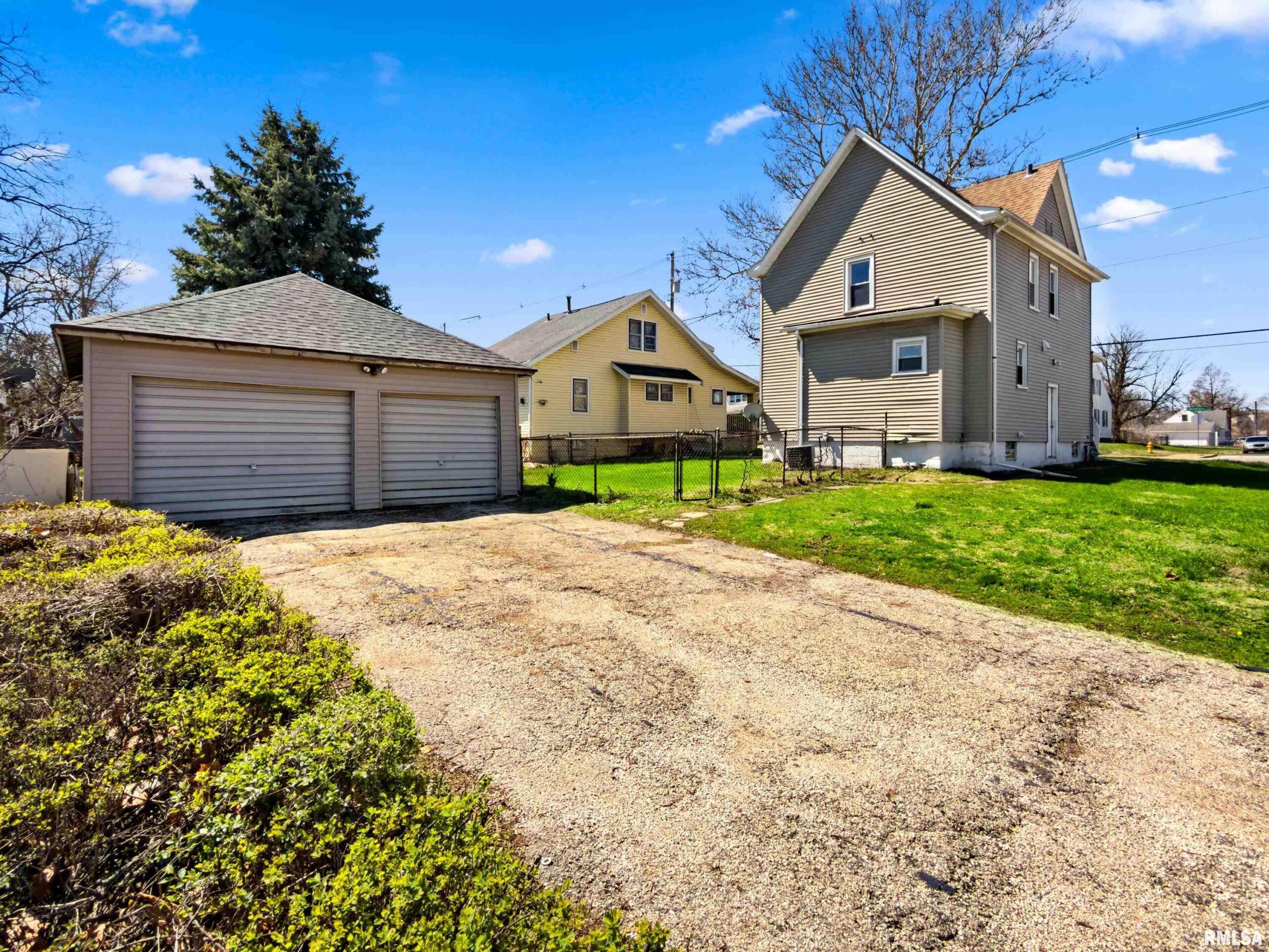 2320 N UNIVERSITY Street Peoria IL