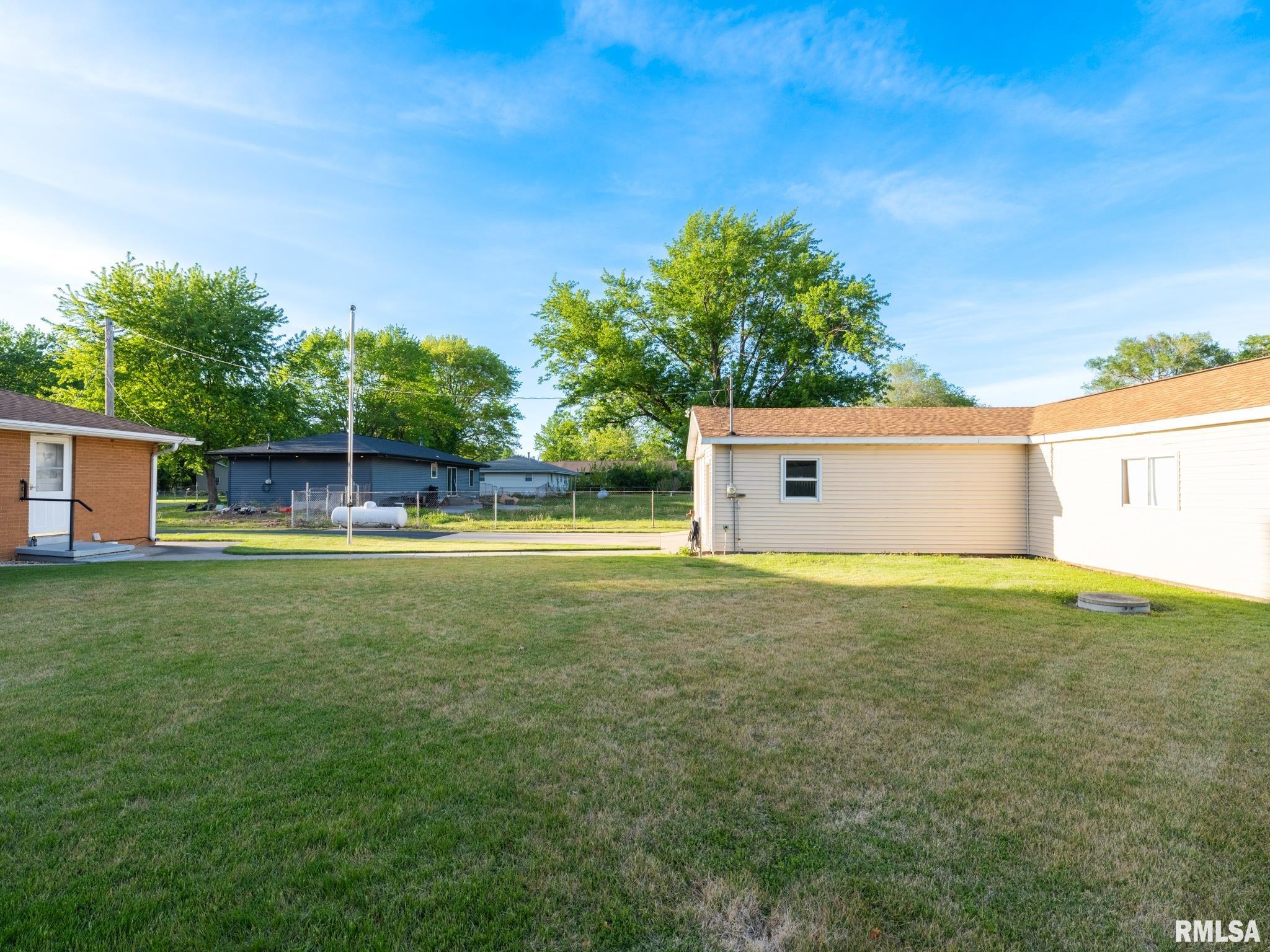 13324 CEDAR Street Manito IL