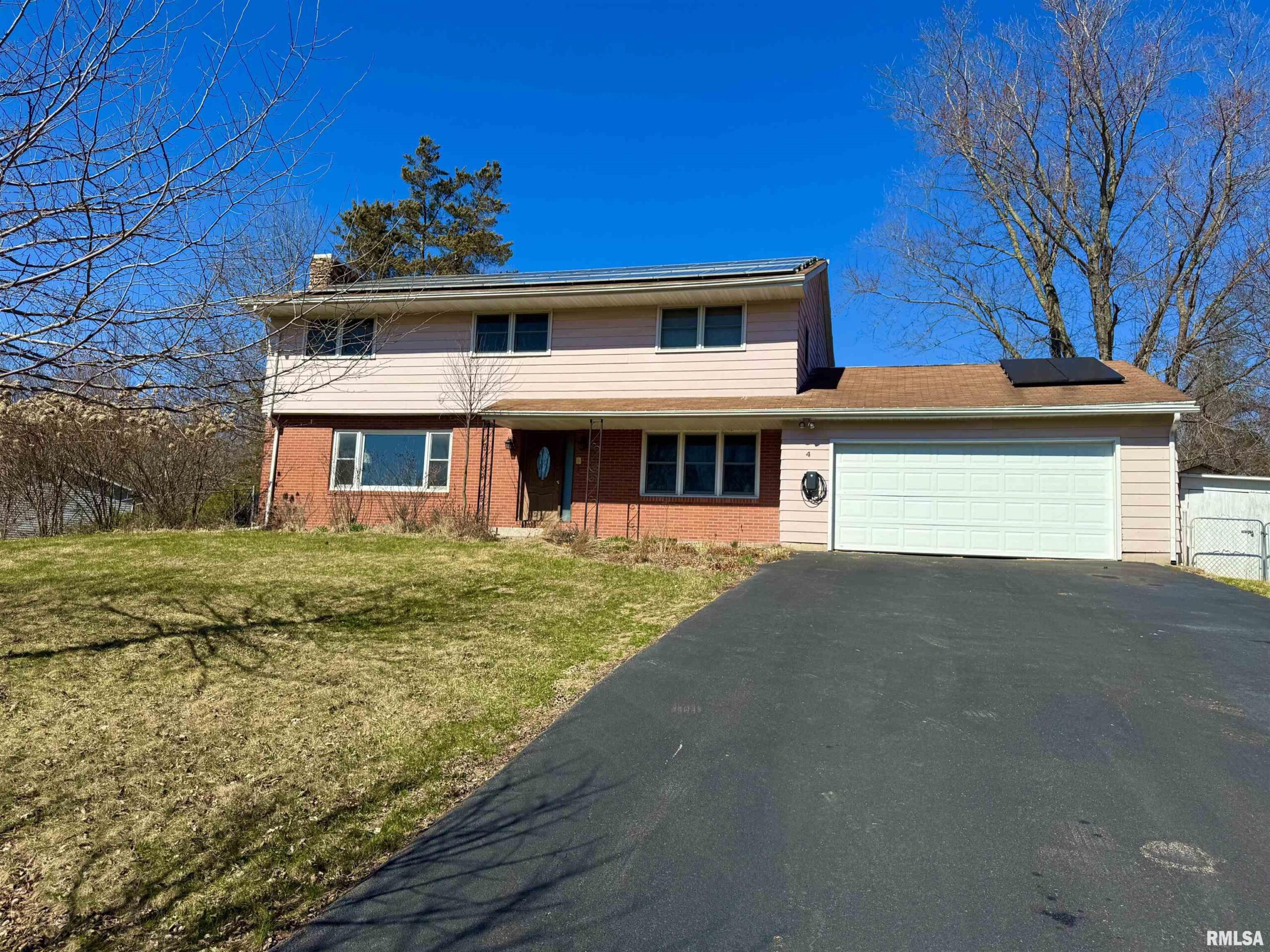 4 WOODLAND Lane Macomb IL