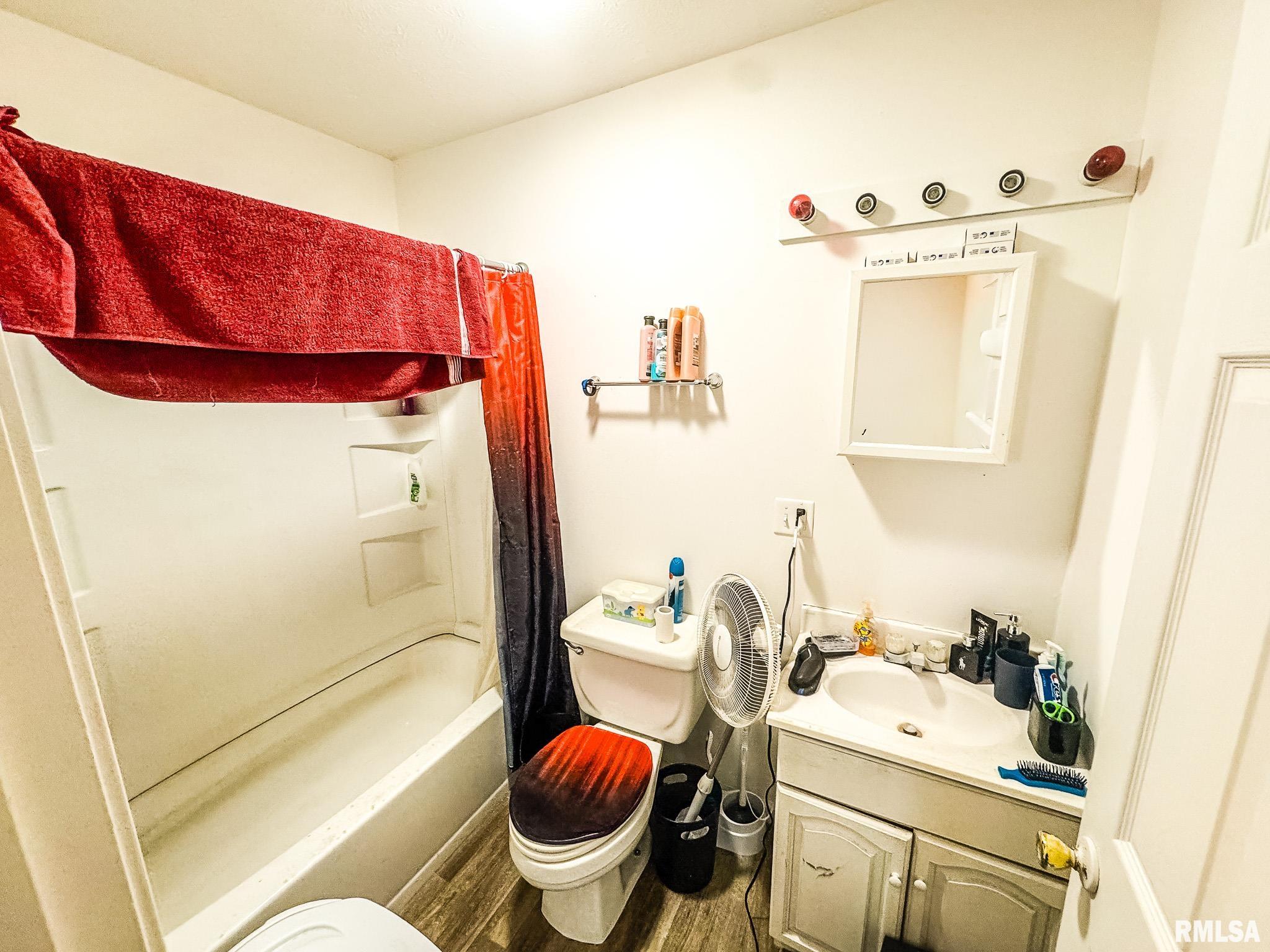 910 W SYCAMORE Street Carbondale IL