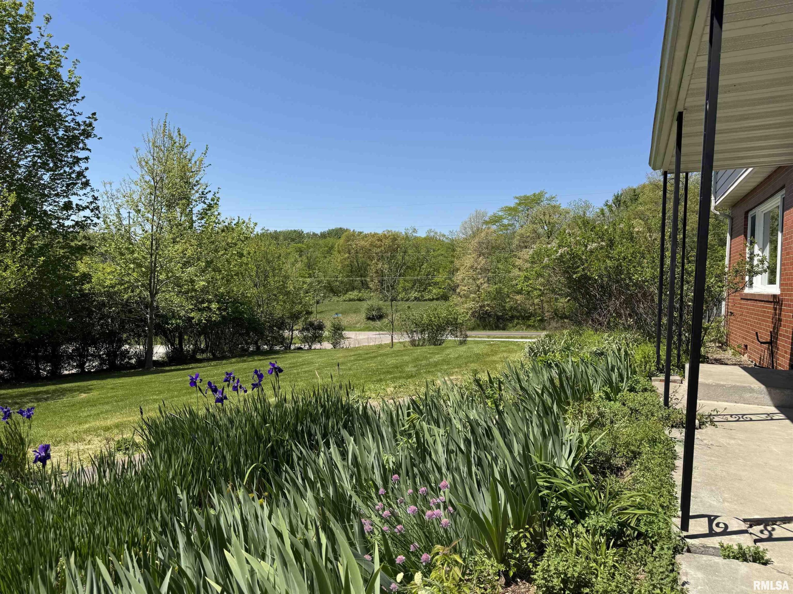 4 WOODLAND Lane Macomb IL