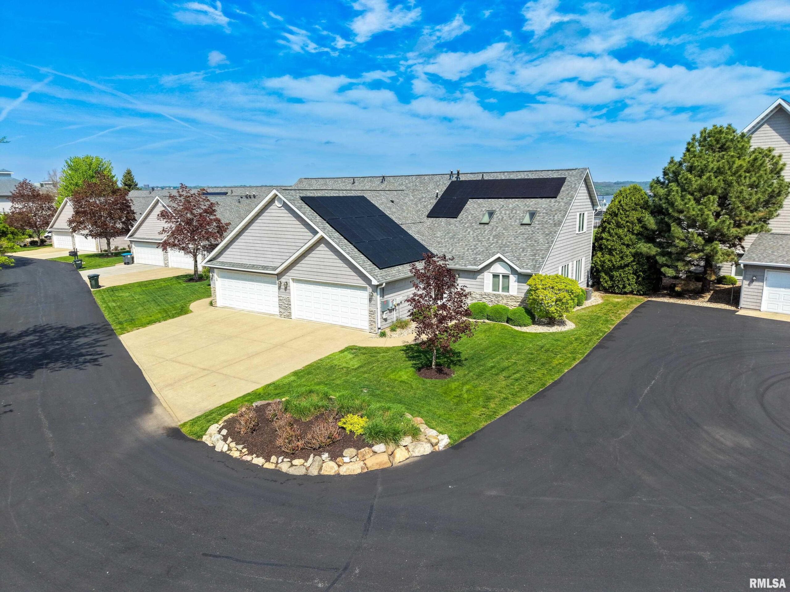 600 HARBOR POINTE Drive East Peoria IL