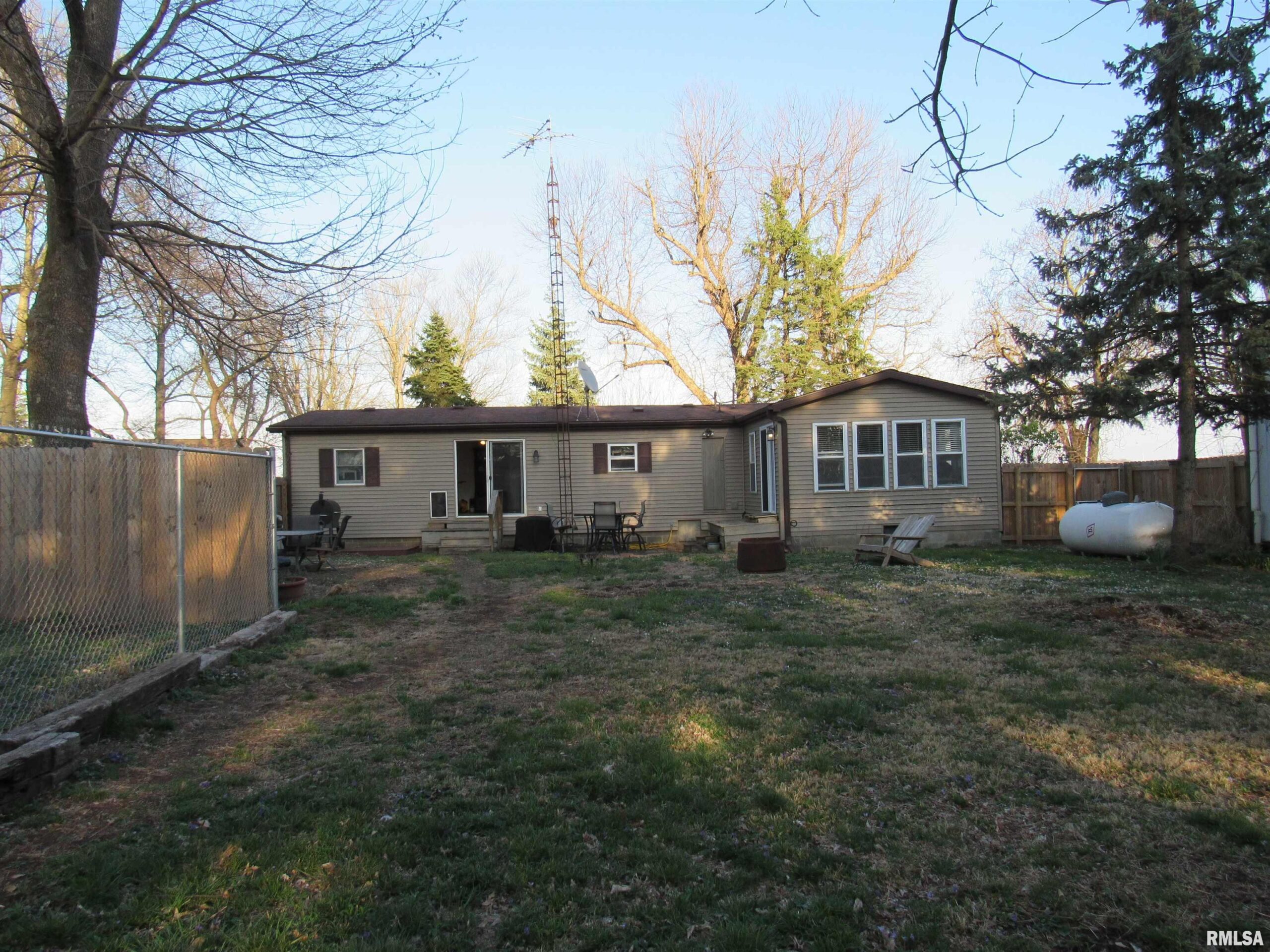 1361 WOODS Lane Jacksonville IL