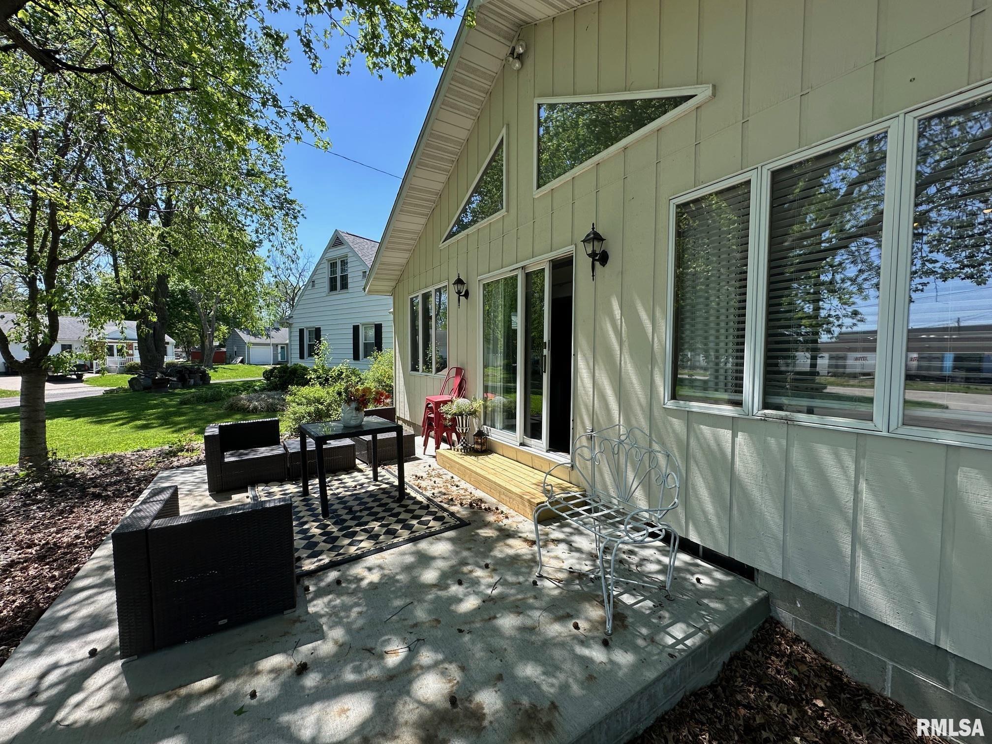 8 N CRESCENT Drive Jacksonville IL