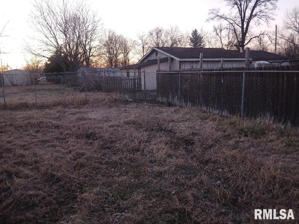 958 Kinmundy Road Louisville IL