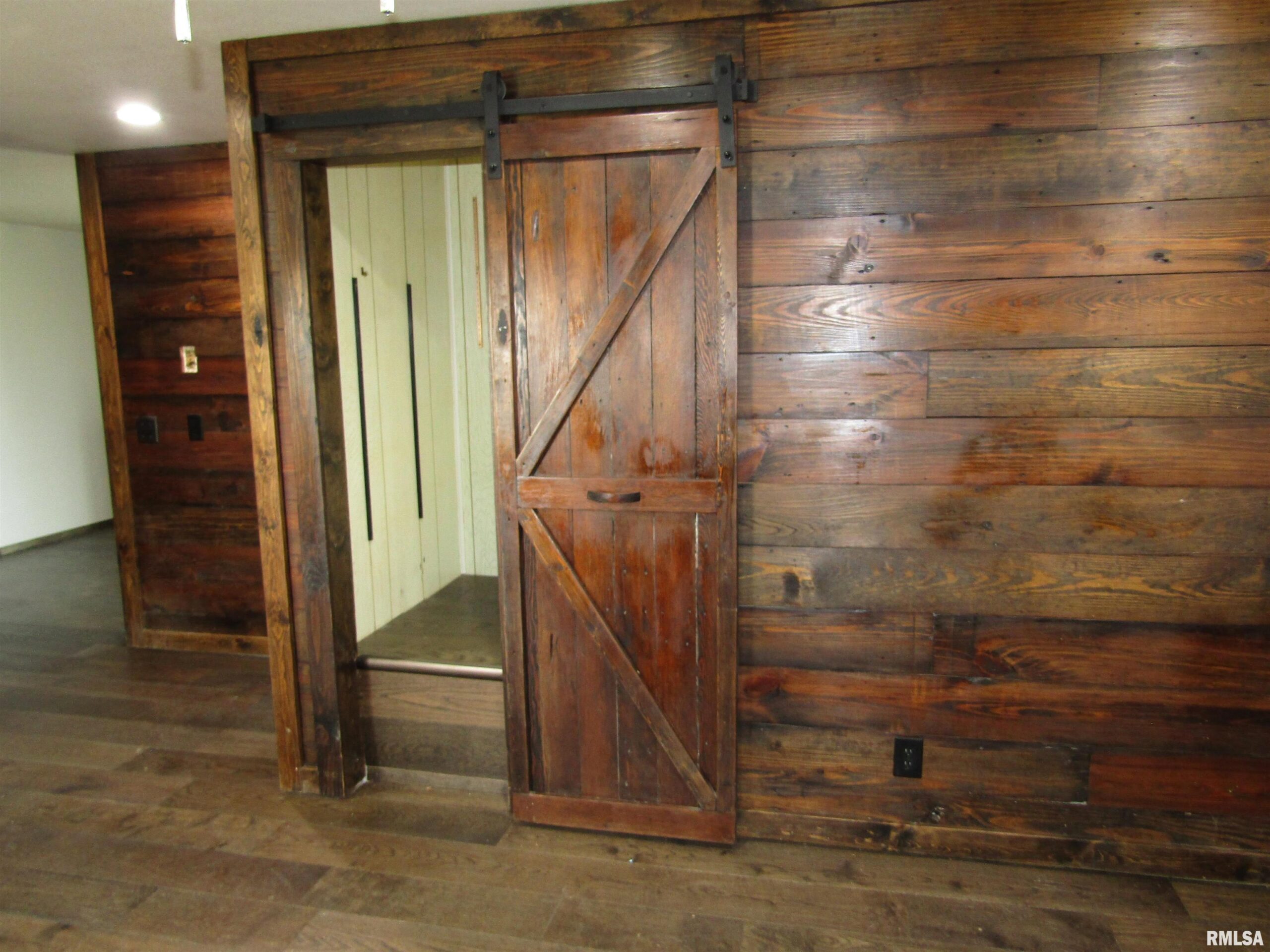 13381 N COUNTY Highway Lewistown IL