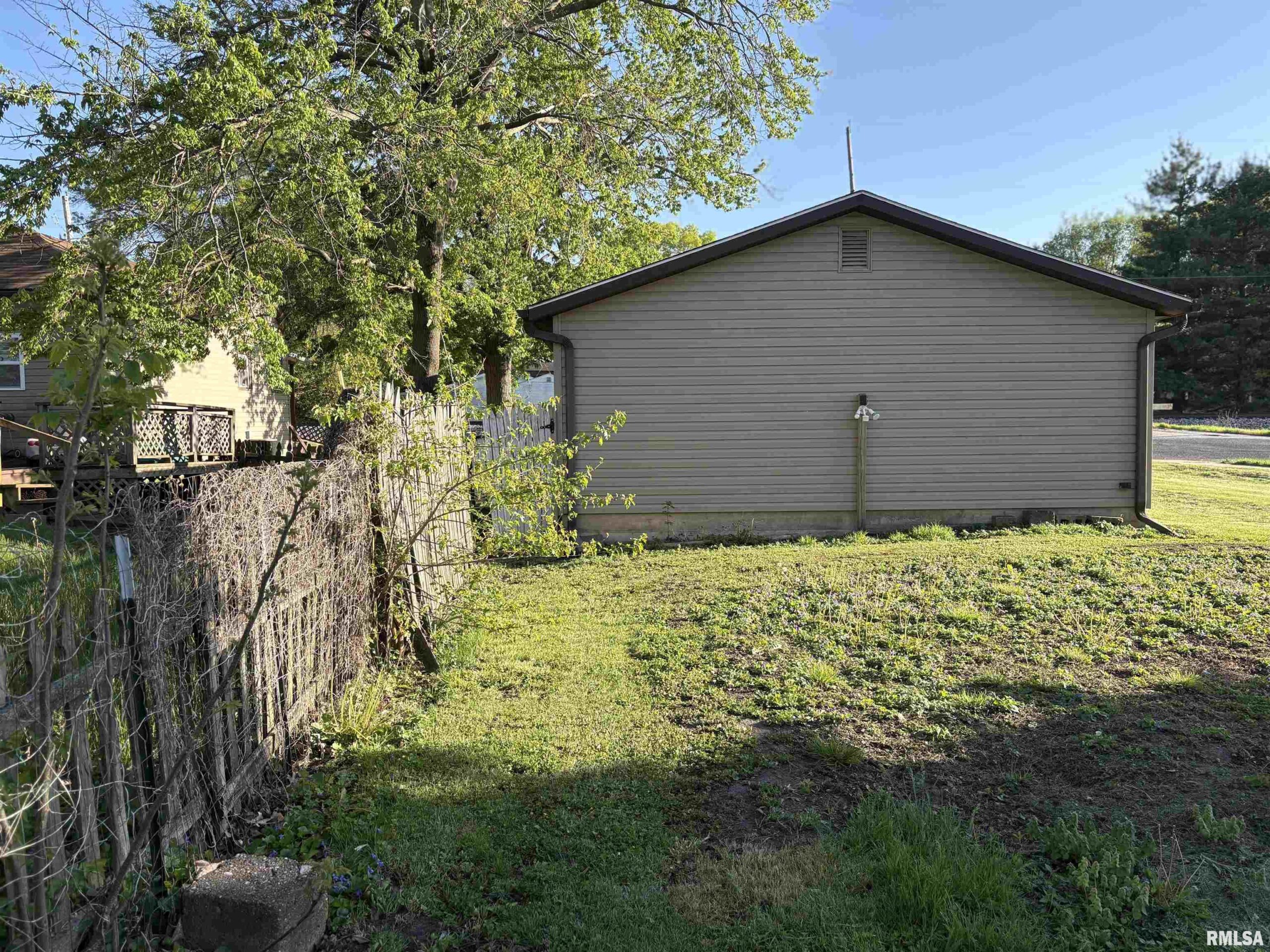 846 W RAILROAD Street Jacksonville IL