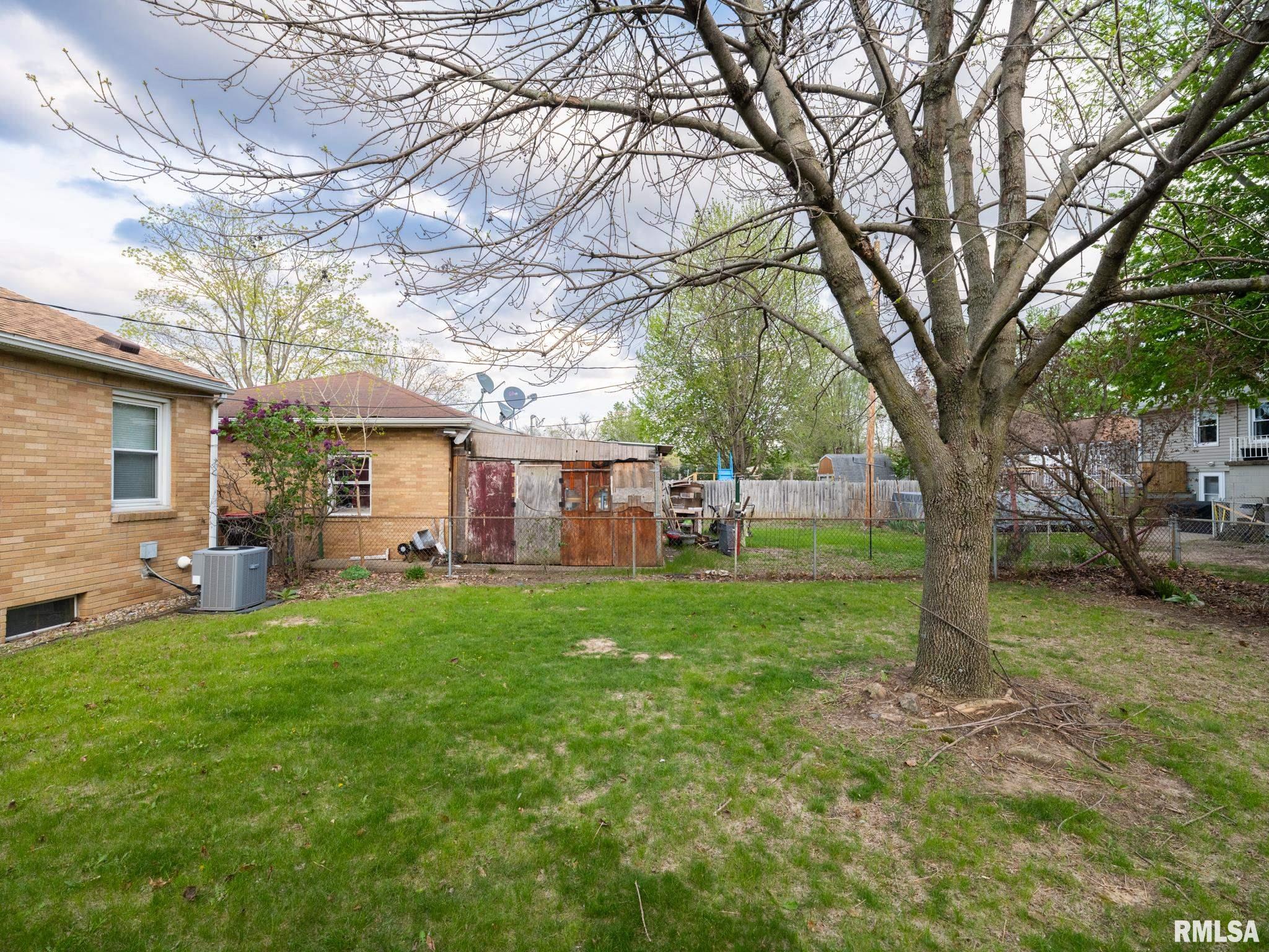 1506 ANNA Road Pekin IL