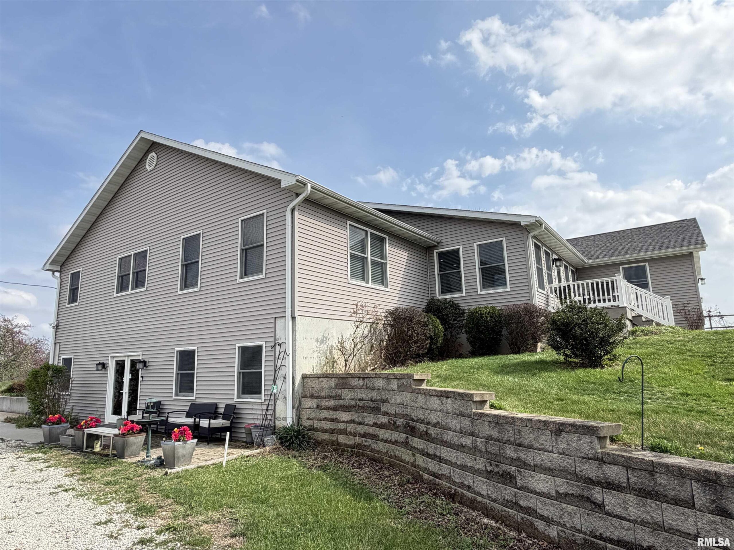 824 E 1800 N Road Taylorville IL